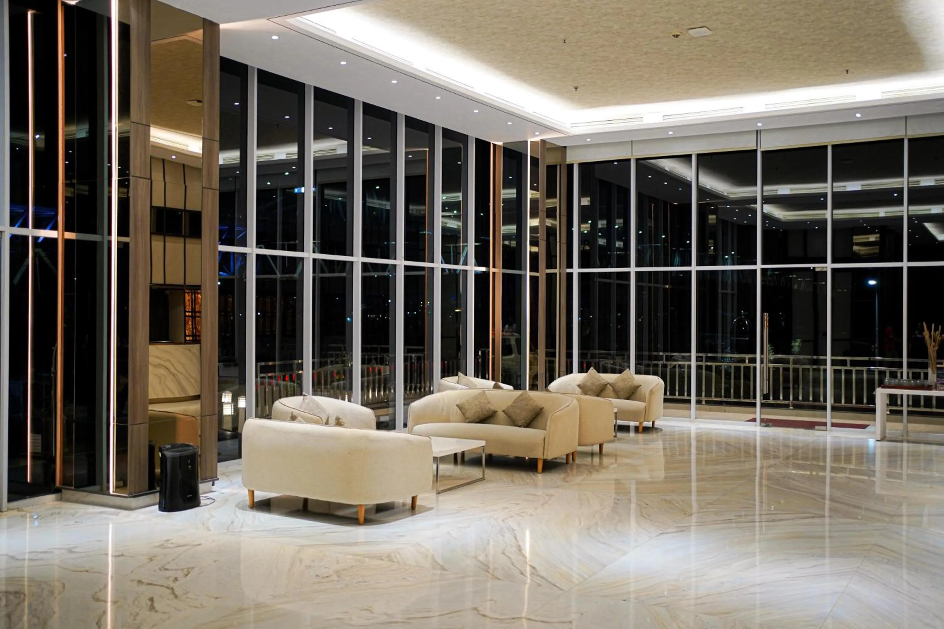 Lobby or reception in HARRIS Hotel Samarinda