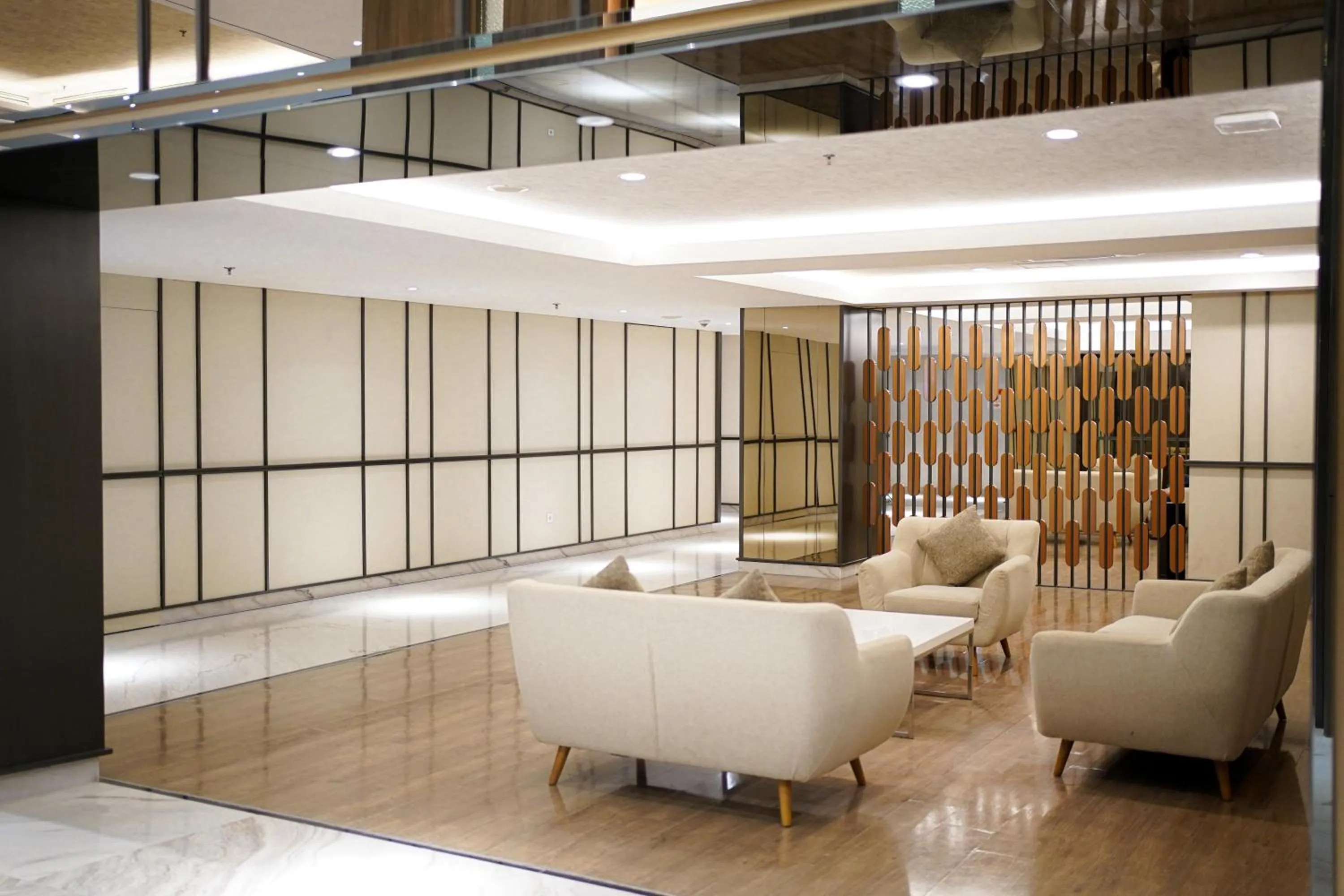 Lobby or reception in HARRIS Hotel Samarinda