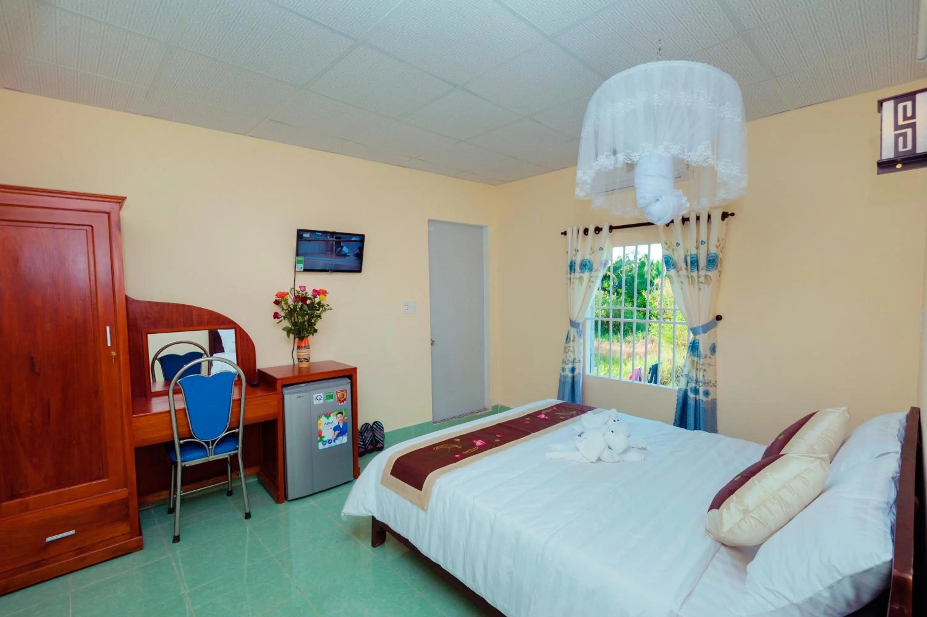 Property building, Bed in Bougain Villeas Homestay