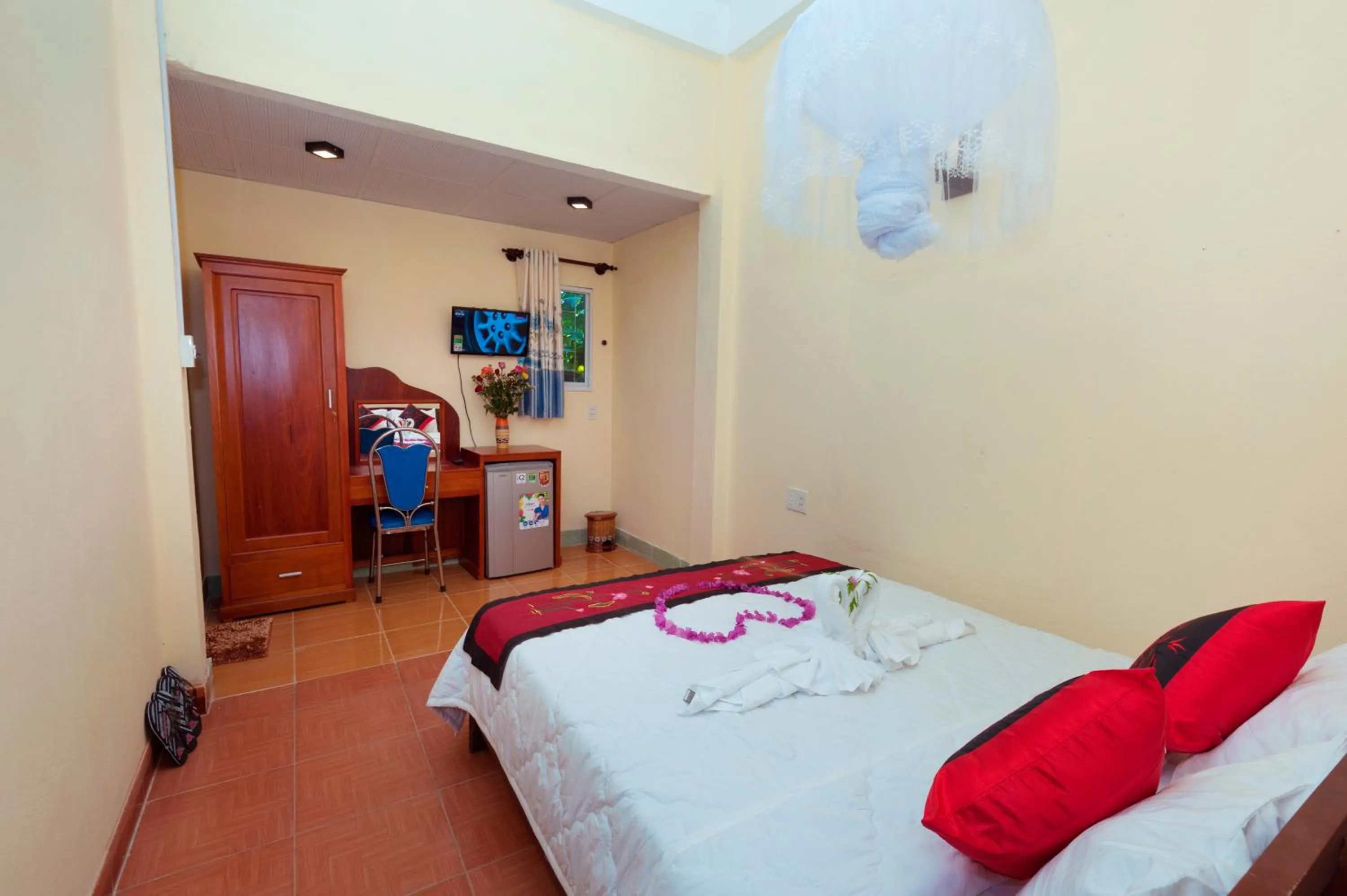 Property building, Bed in Bougain Villeas Homestay