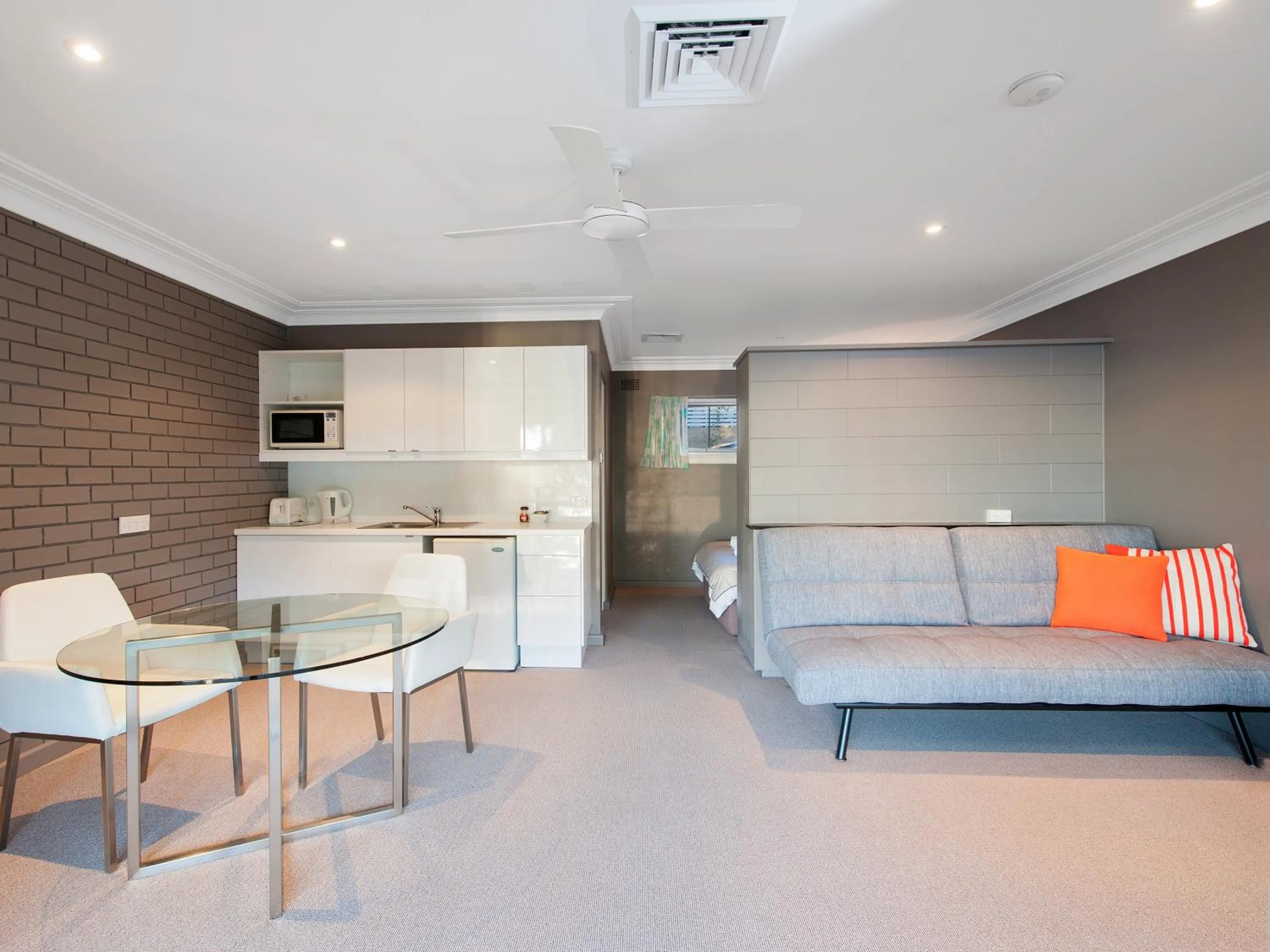 Dutchies Motel Nelson Bay & Dutchmans Beach Apartments