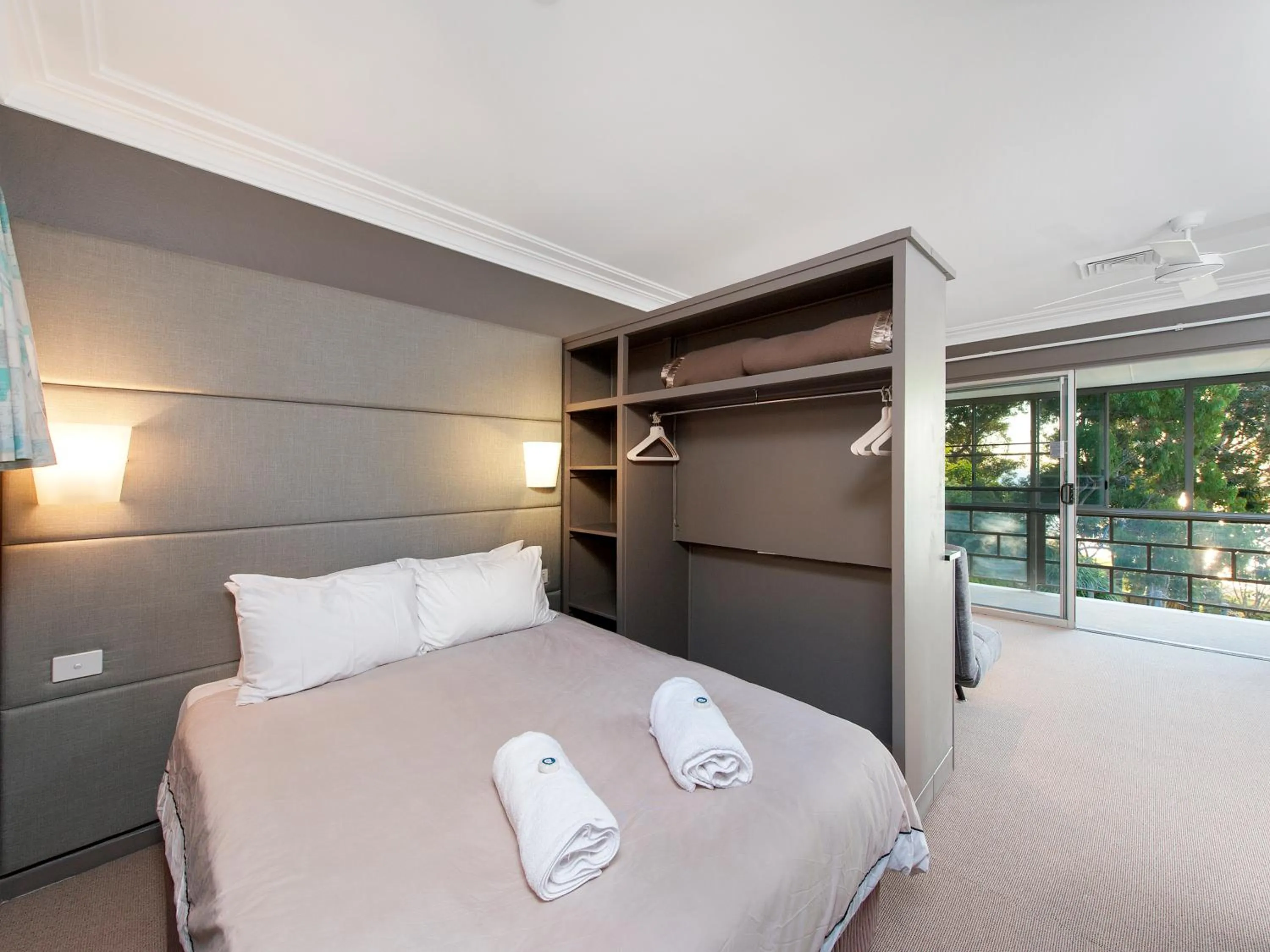 Bed in Dutchies Motel Nelson Bay & Dutchmans Beach Apartments