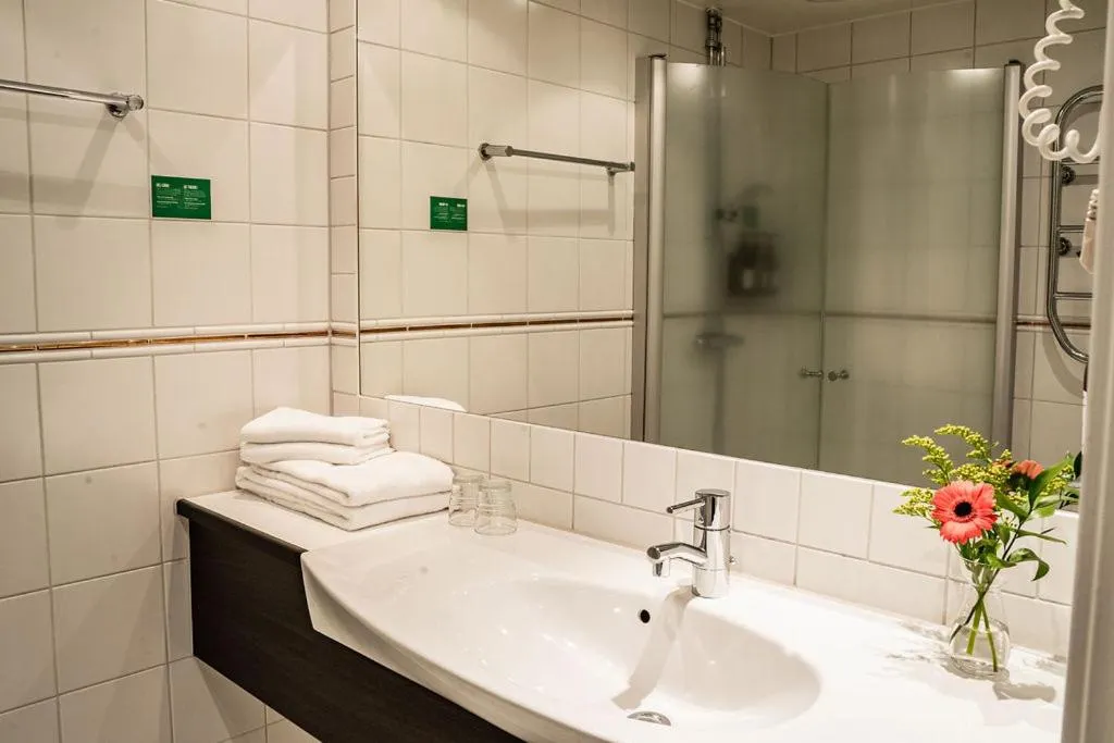 Bathroom in Stenungsbaden Yacht Club