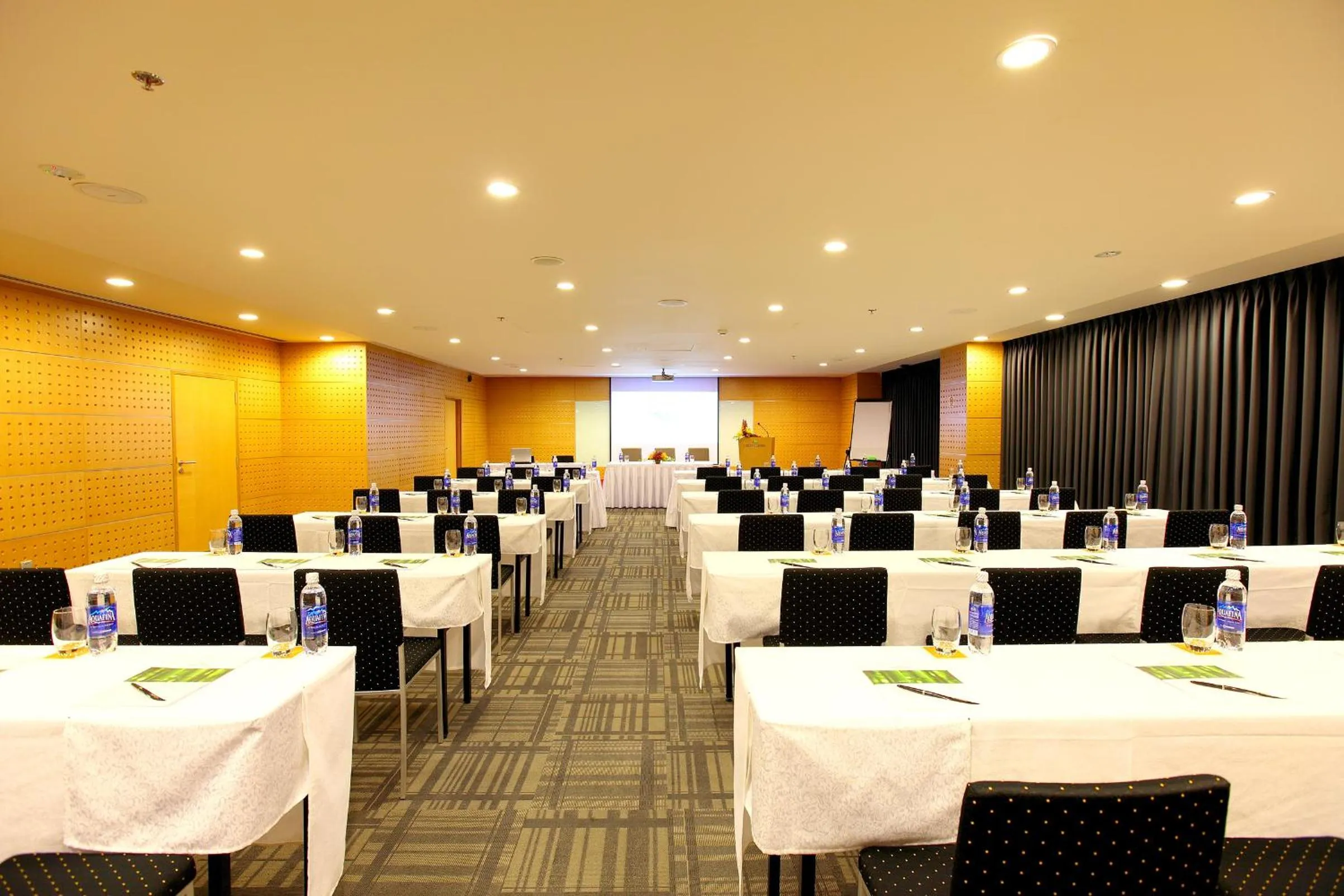 Business facilities in Liberty Central Saigon Centre Hotel