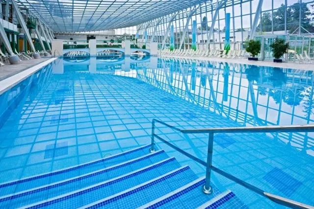 Swimming pool in Das Gutenbrunn Thermen & Sporthotel