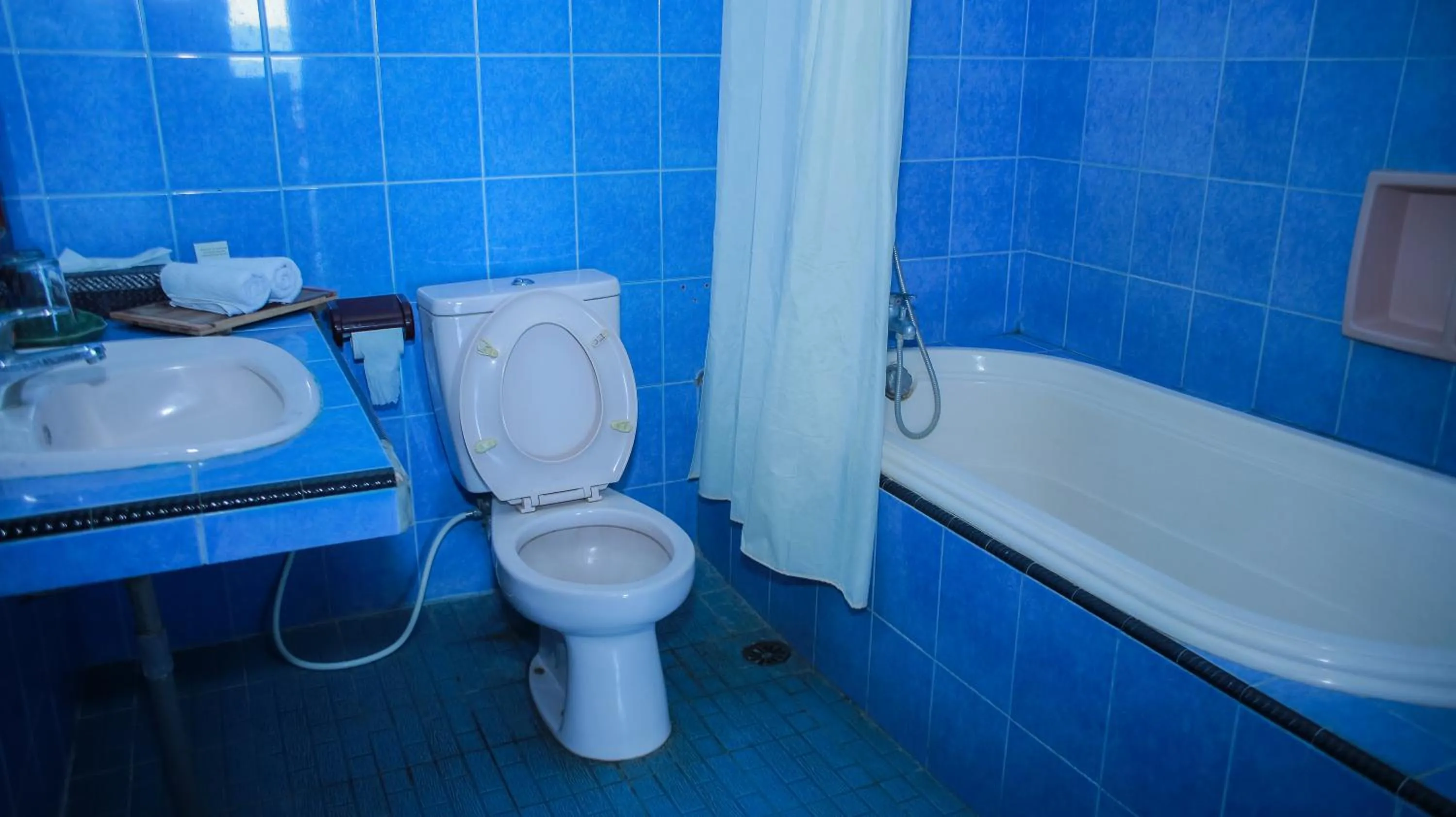 Sea World Club Beach Resort & Dive Center, RESORT THAT SUPPORTS THE POOR