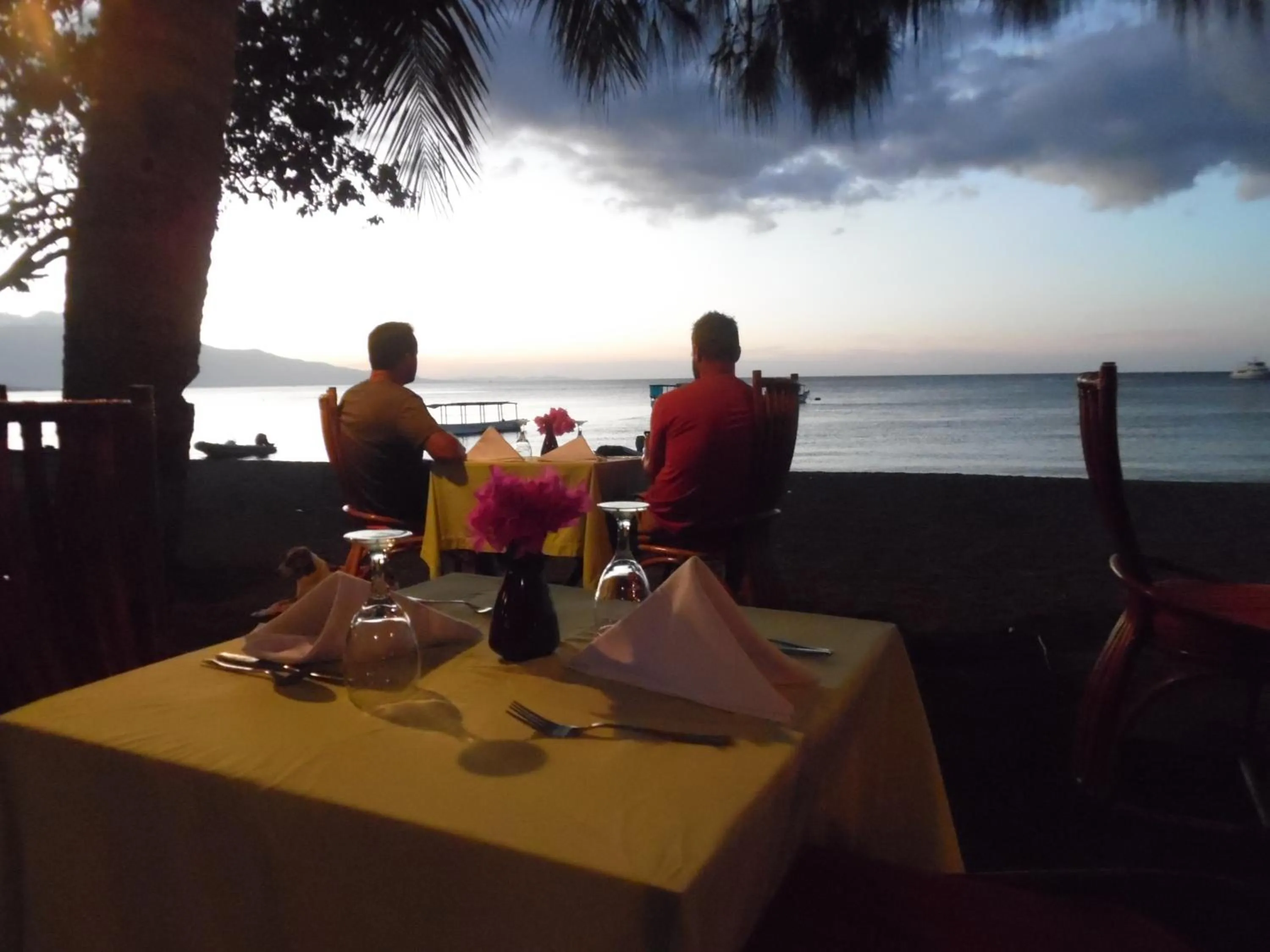 Restaurant/places to eat in Sea World Club Beach Resort & Dive Center, RESORT THAT SUPPORTS THE POOR