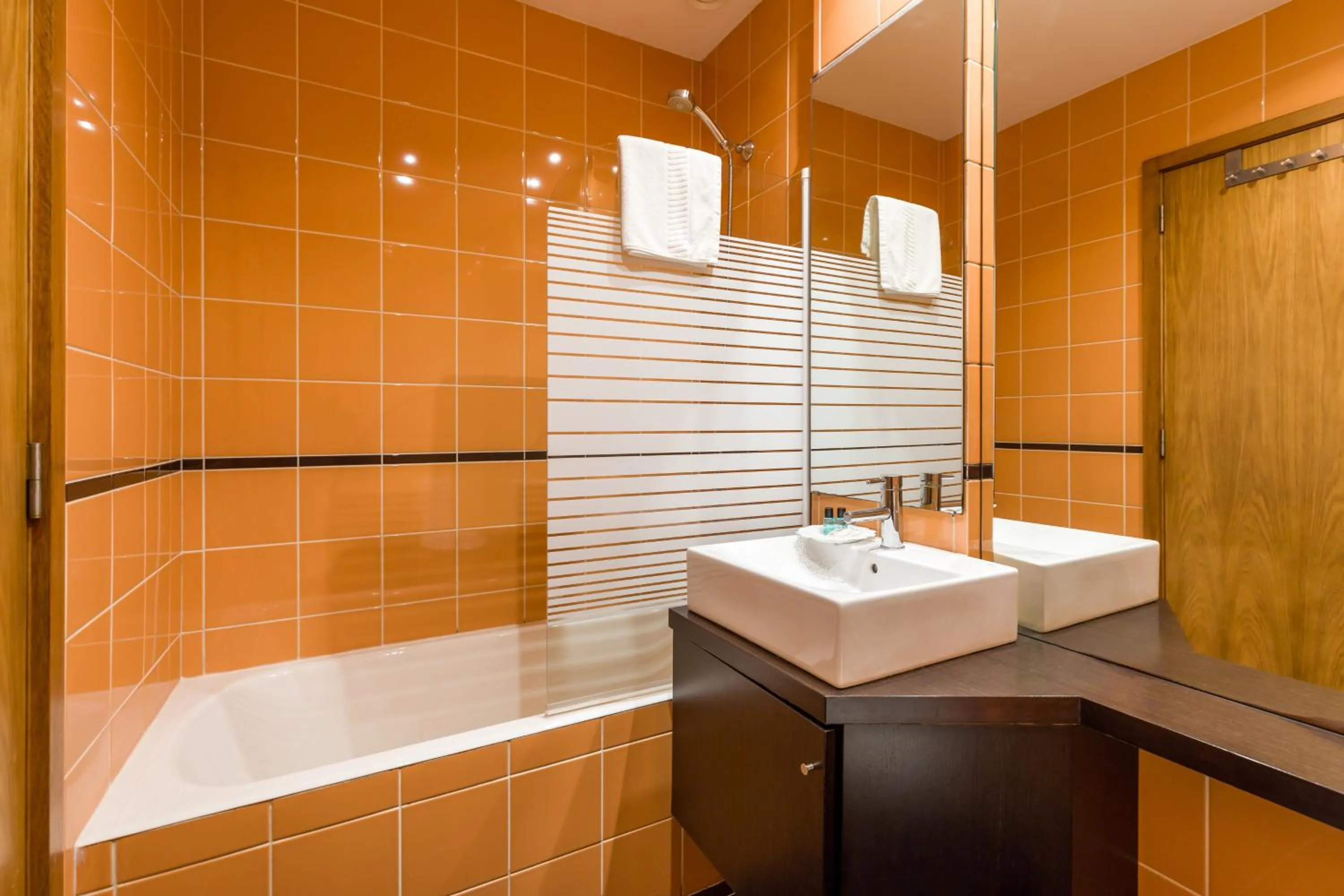 Bathroom in BRA.com Apartments Oporto Bonfim