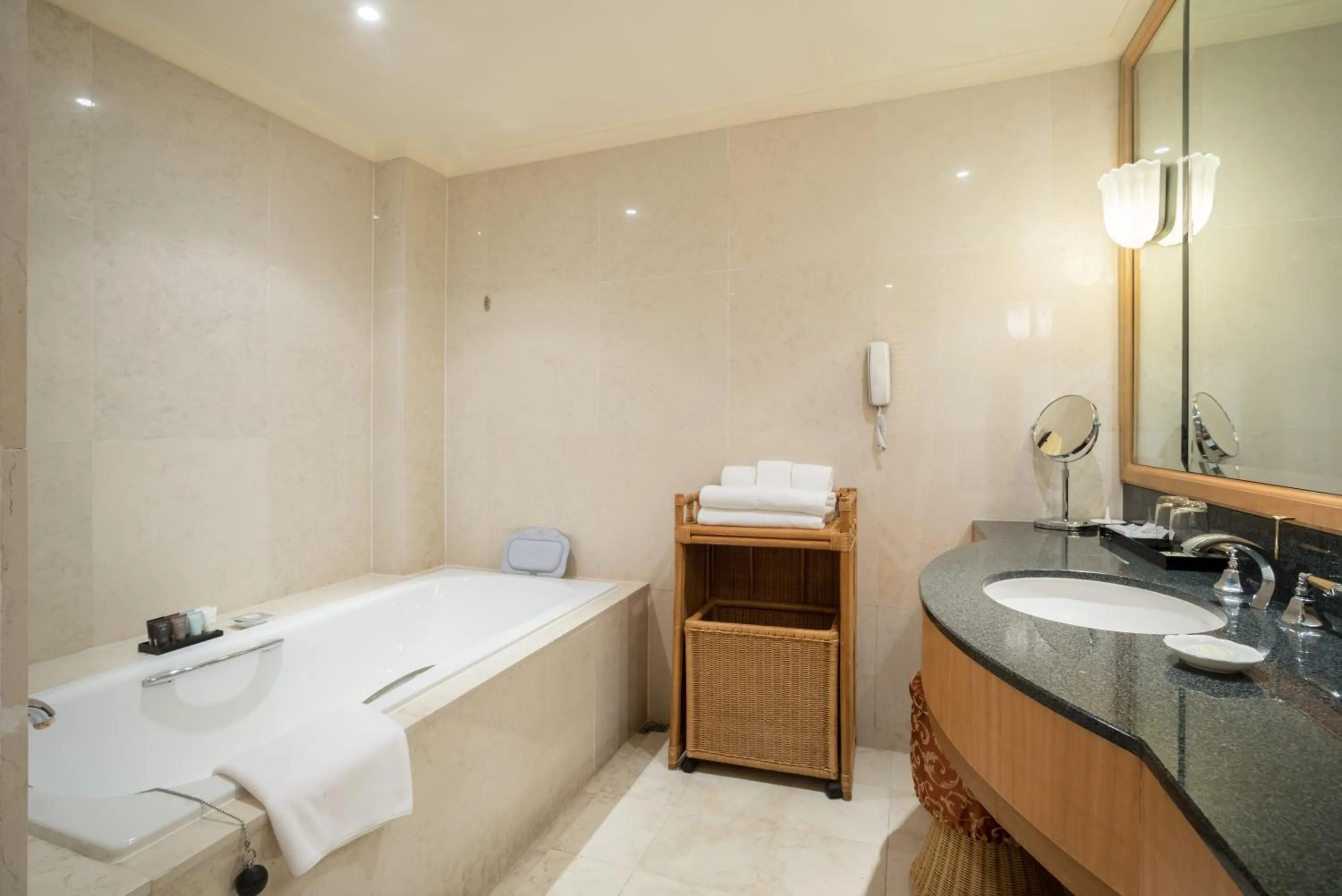 Bathroom, Bed in Hôtel du Parc Hanoï