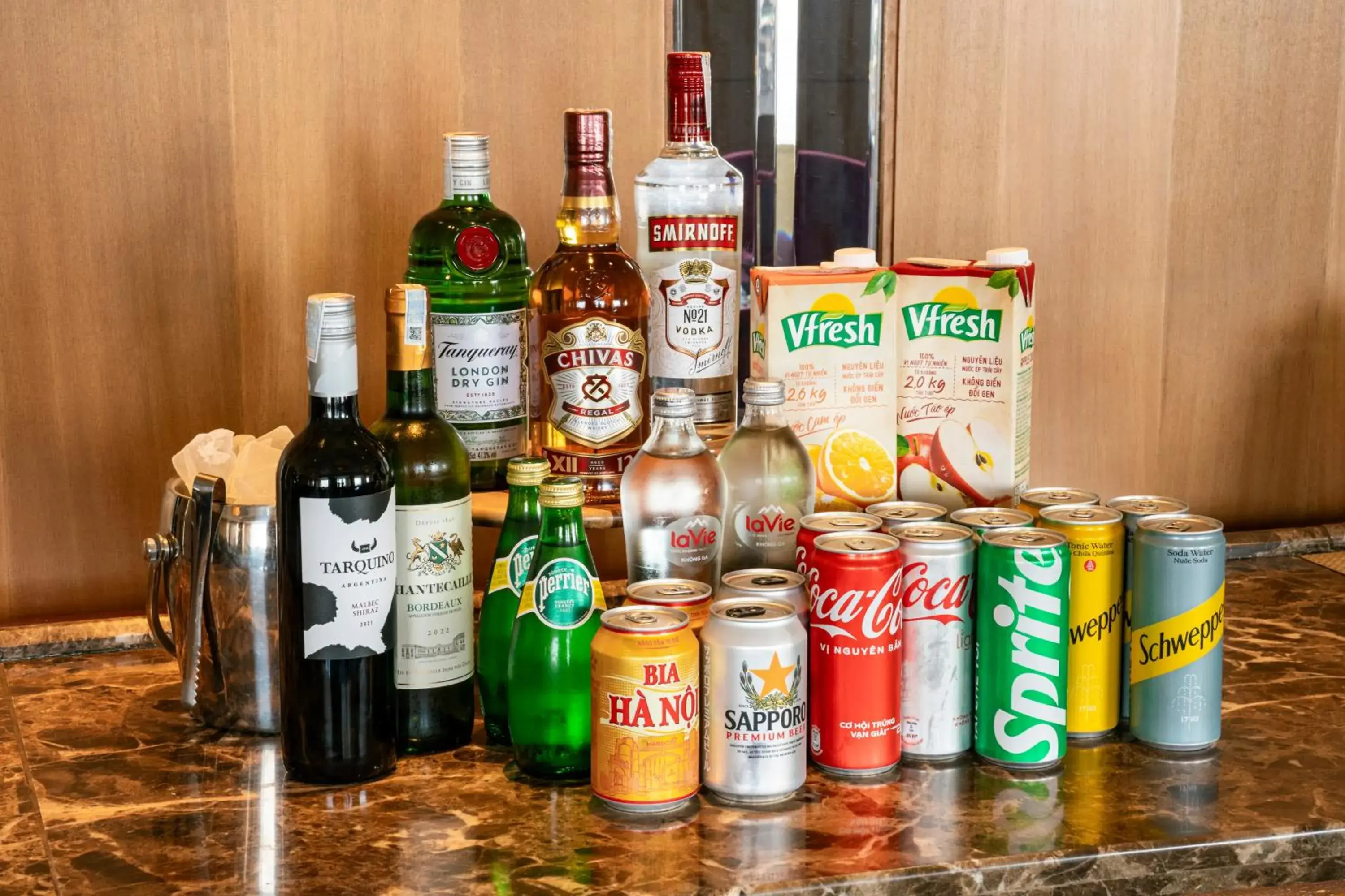 Lounge or bar in Hôtel du Parc Hanoï Lounge or bar in Hôtel du Parc Hanoï