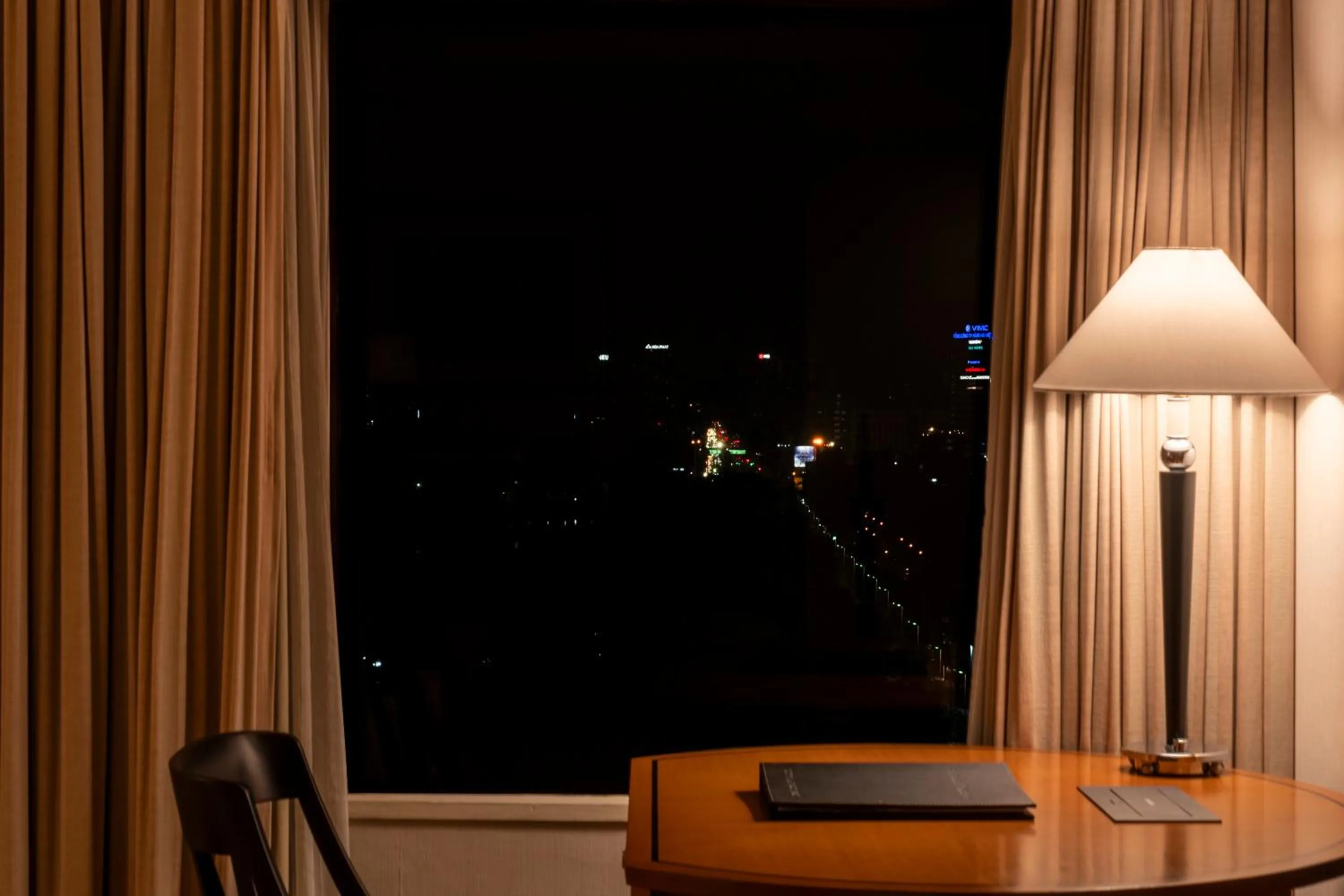 Night in Hôtel du Parc Hanoï