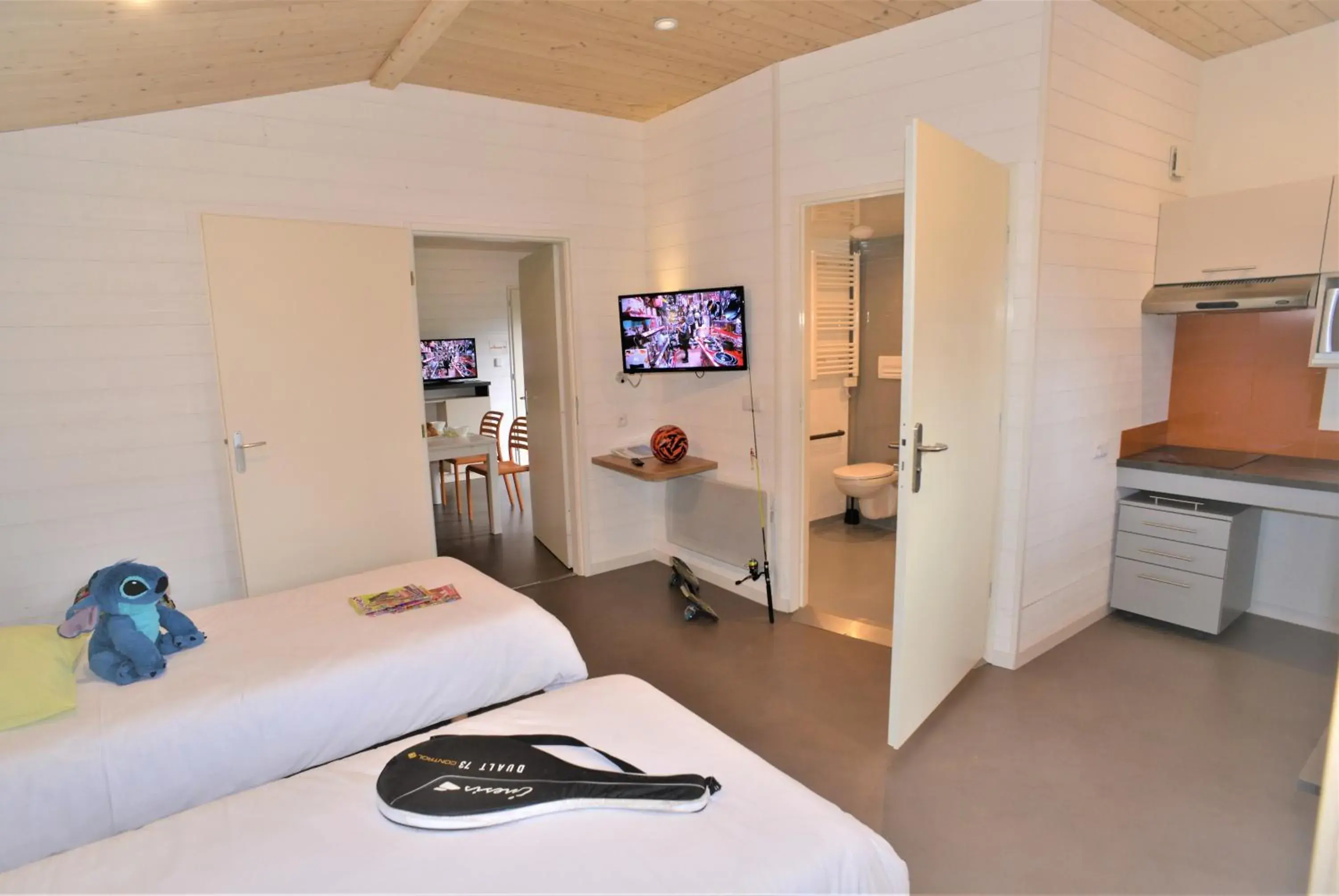 Three-Bedroom Chalet in Camping Le Val de Landrouet Three-Bedroom Chalet in Camping Le Val de Landrouet