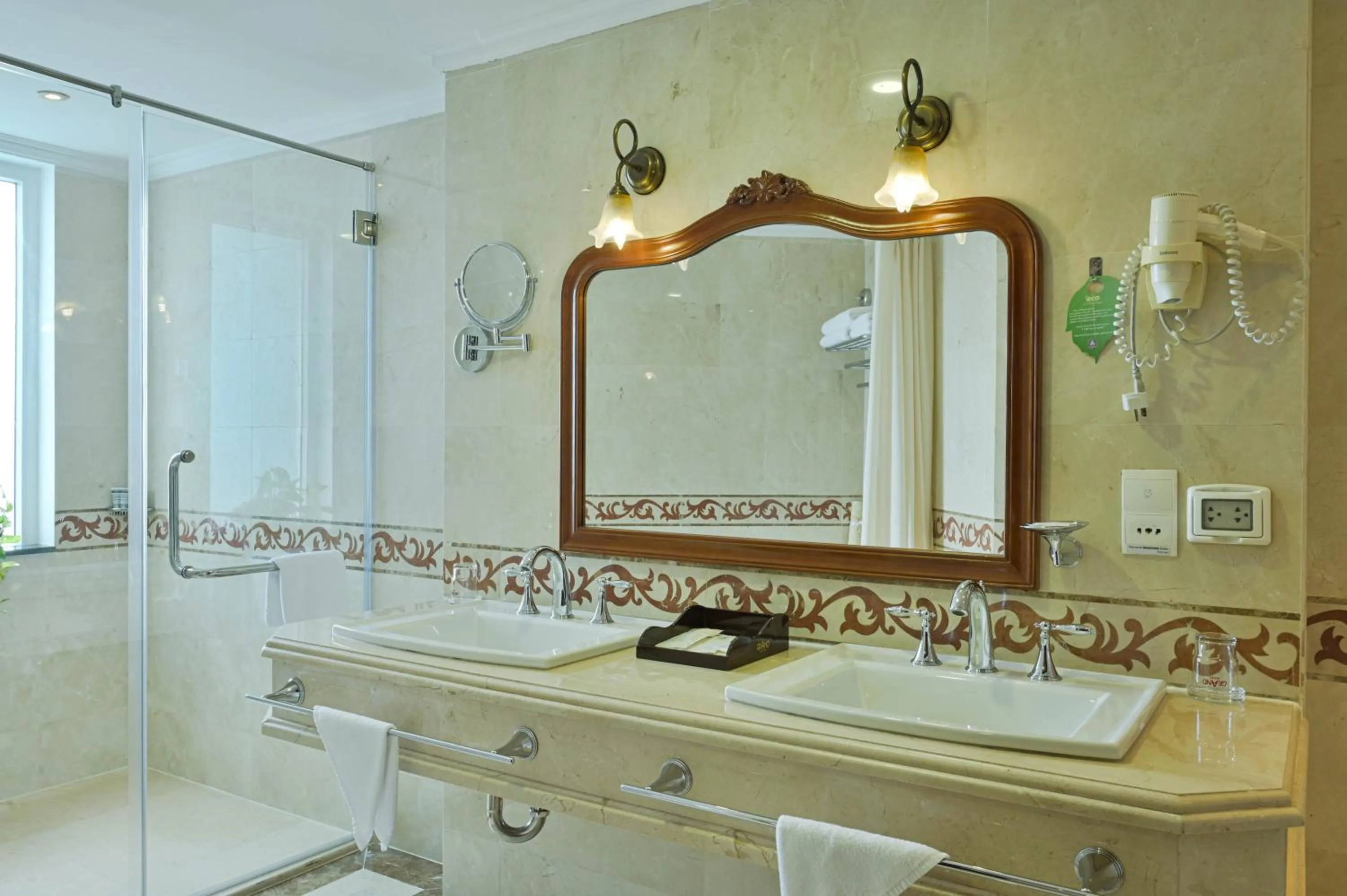 Bathroom in Hotel Grand Saigon