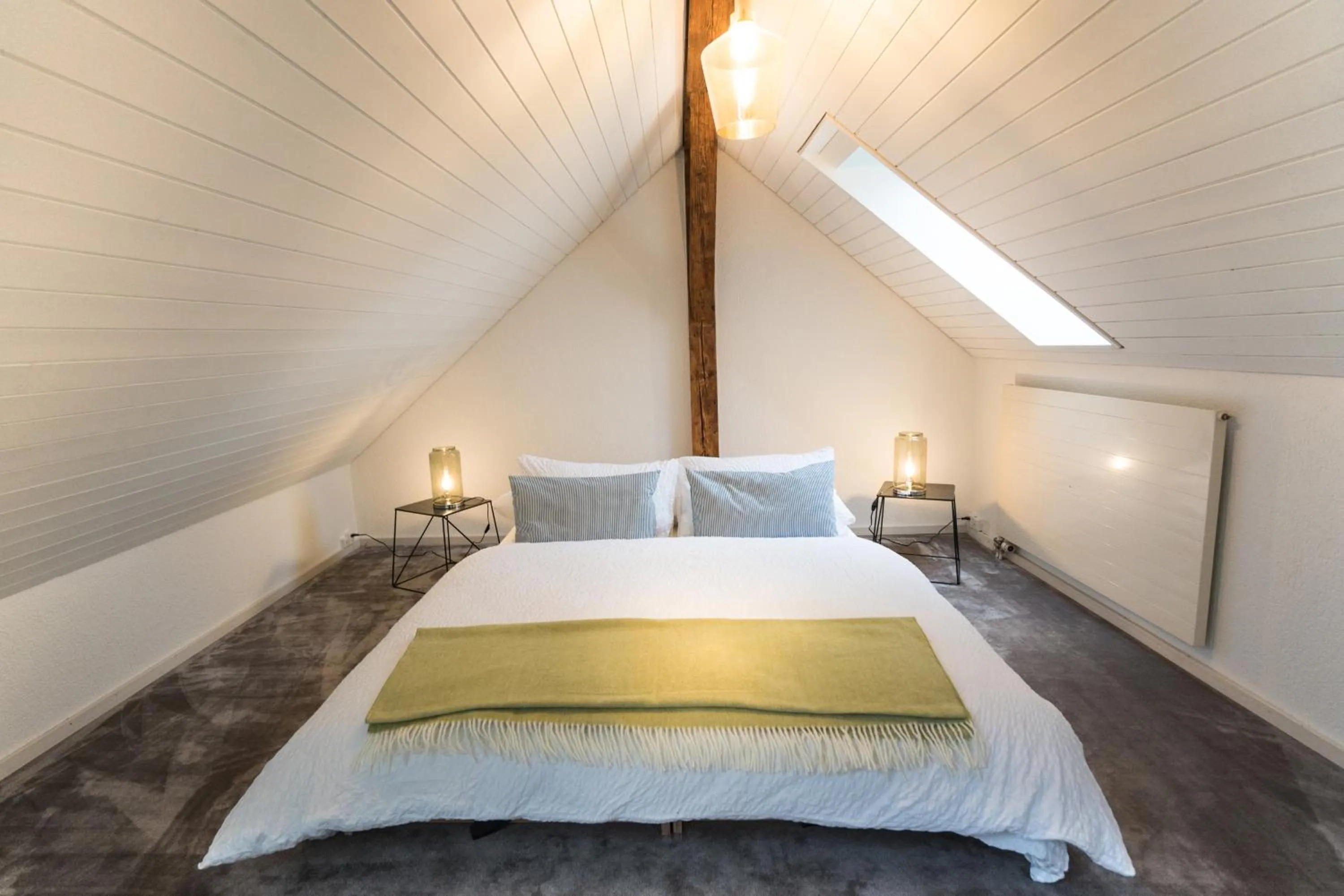 Bedroom, Bed in Löwenplatz Apartment near Station by Airhome