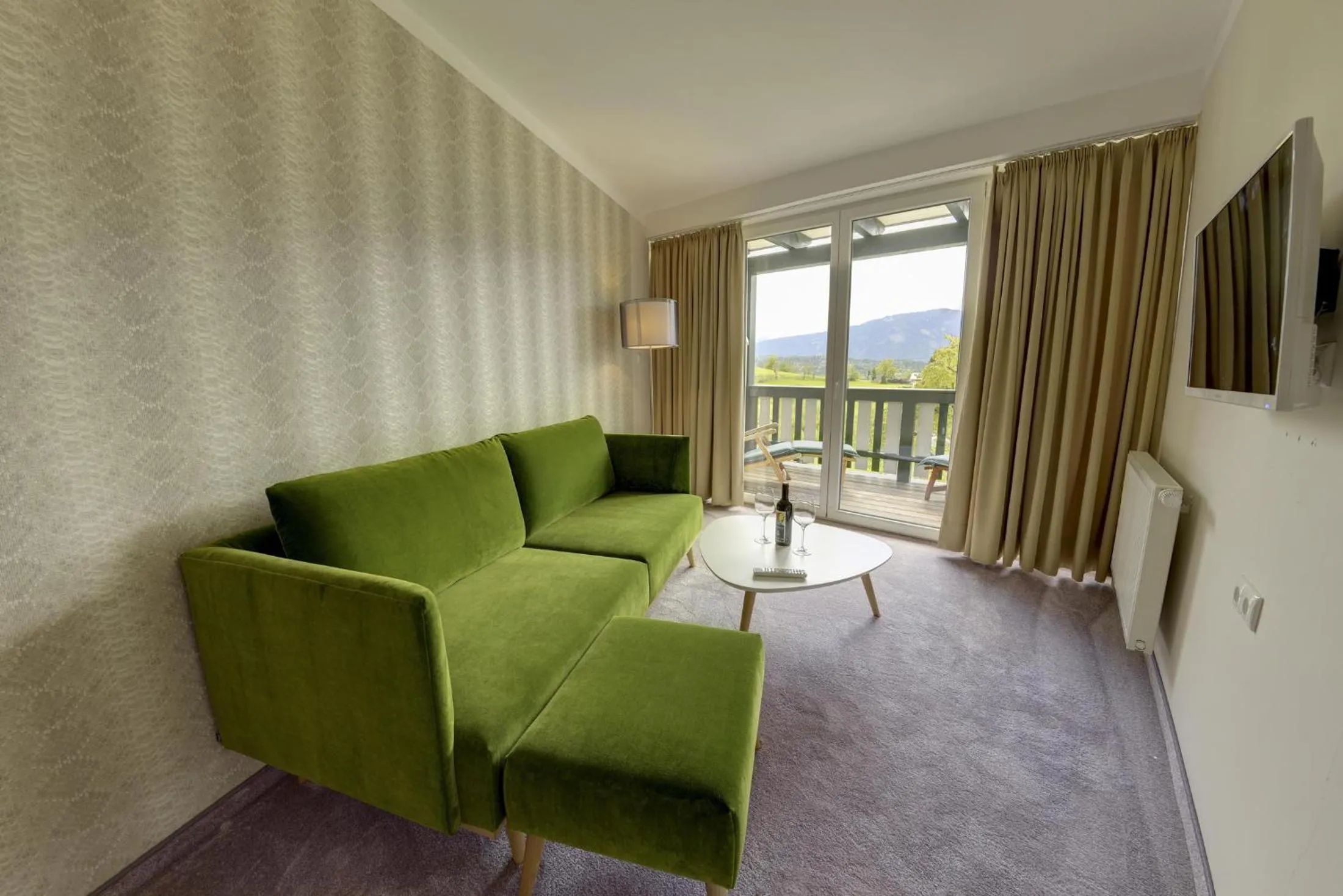 Photo of the whole room in Das Moerisch