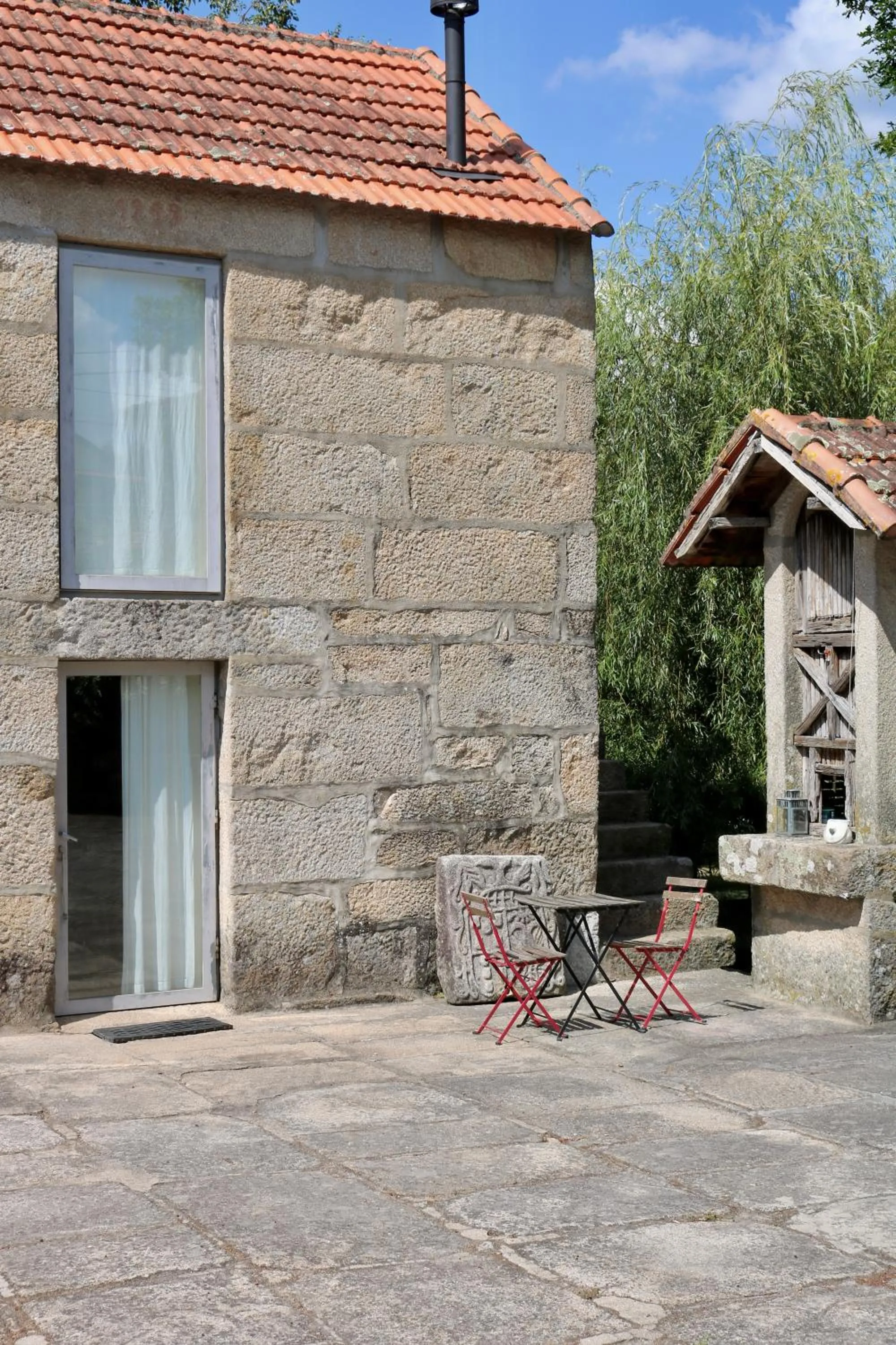 Property building in Casa da Eira
