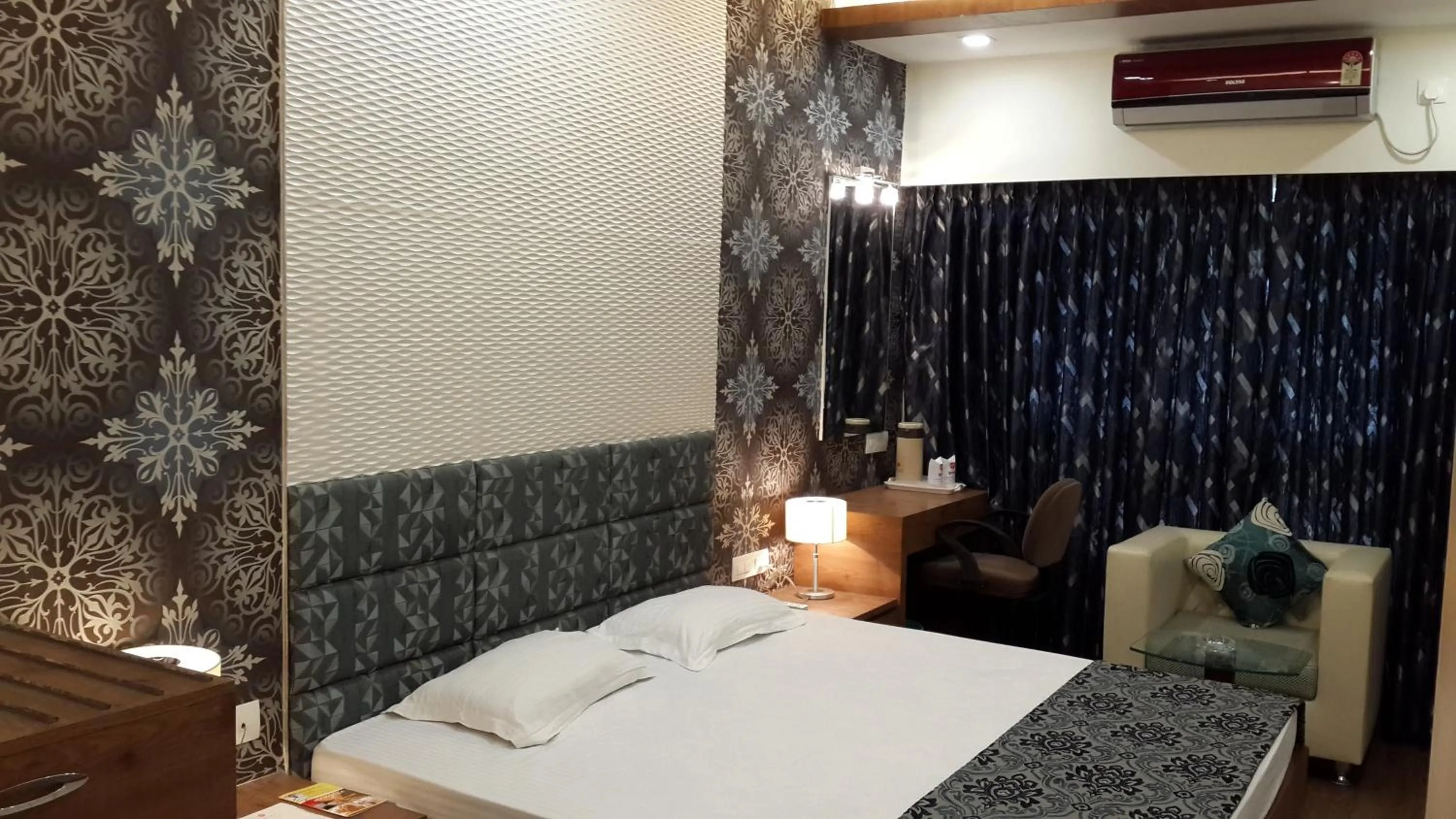 Bed in Hotel Rushabh Home