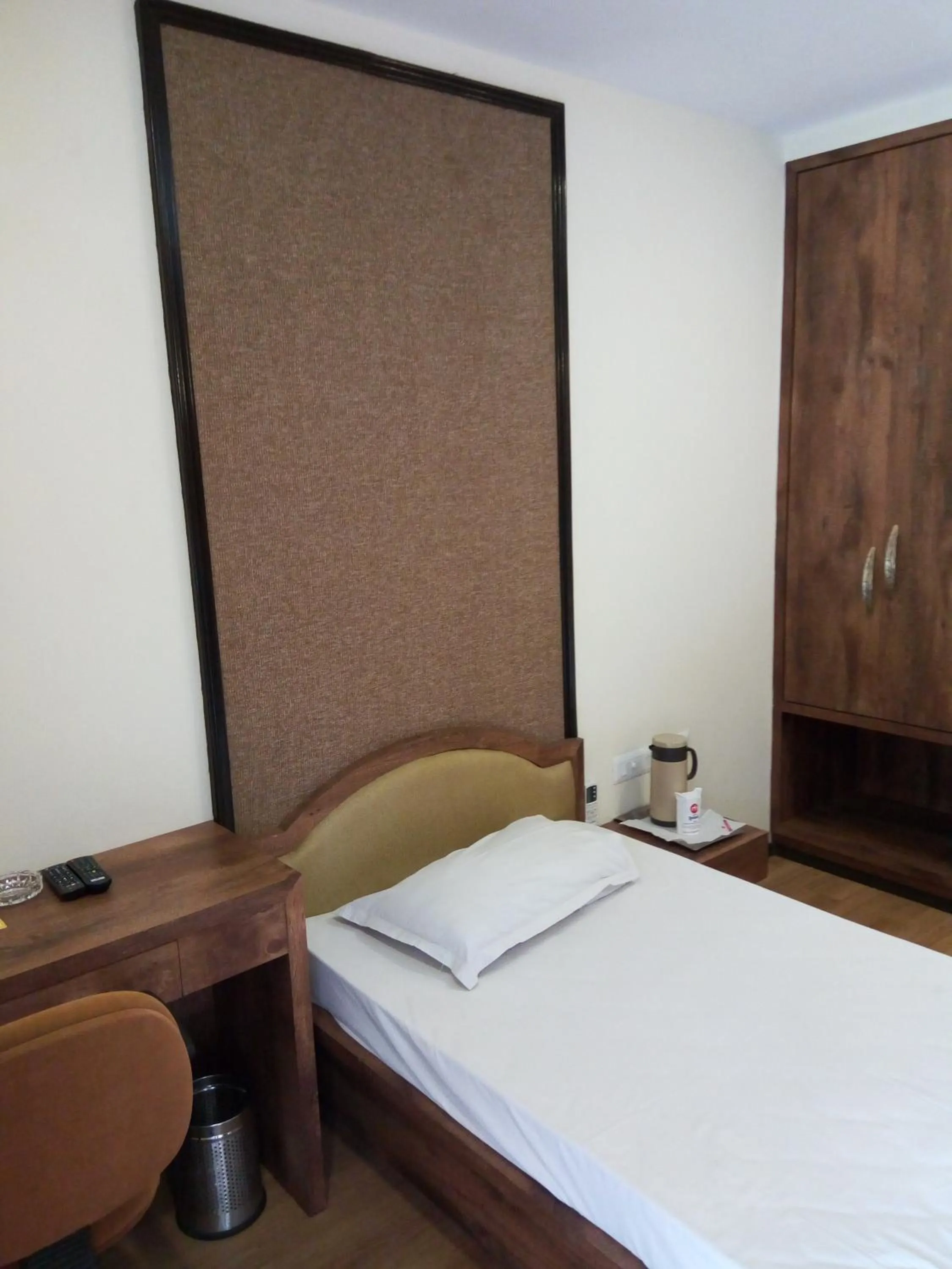 Bedroom, Bed in Hotel Rushabh Home