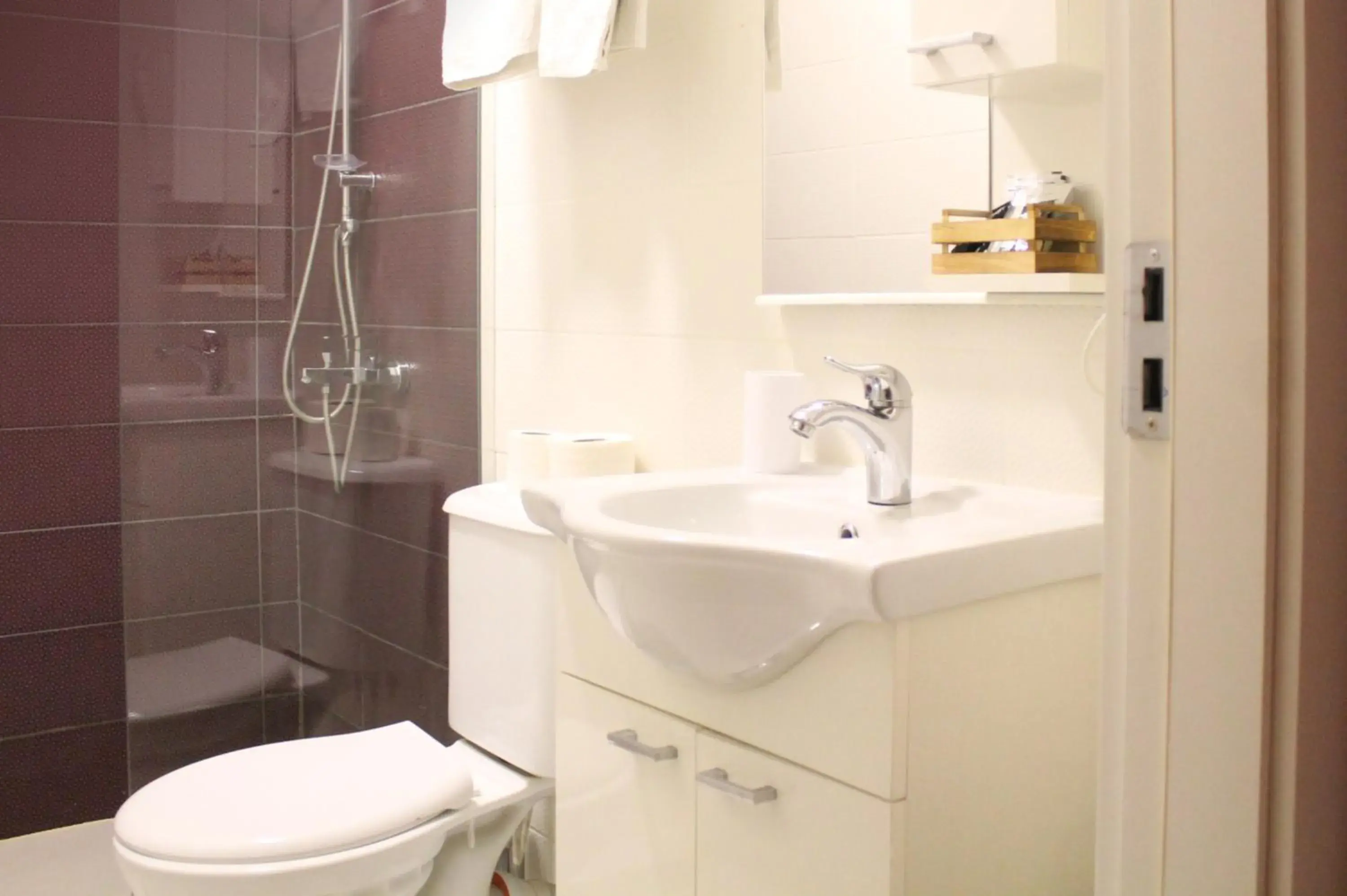 Standard Twin Room - single occupancy in Hotel LaCorte Prishtina Standard Twin Room - single occupancy in Hotel LaCorte Prishtina