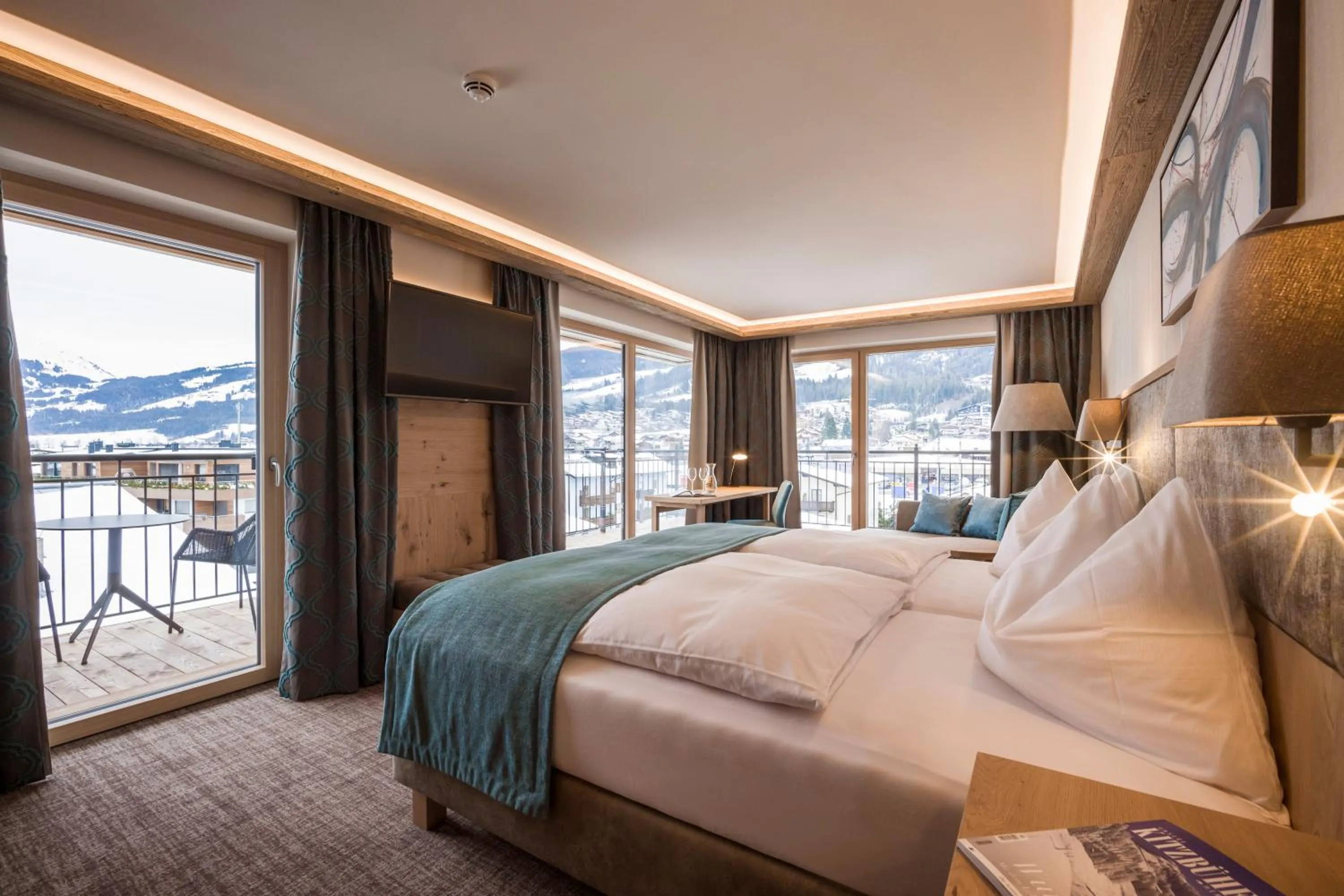 Photo of the whole room, Bed in Hotel Zentral ****superior