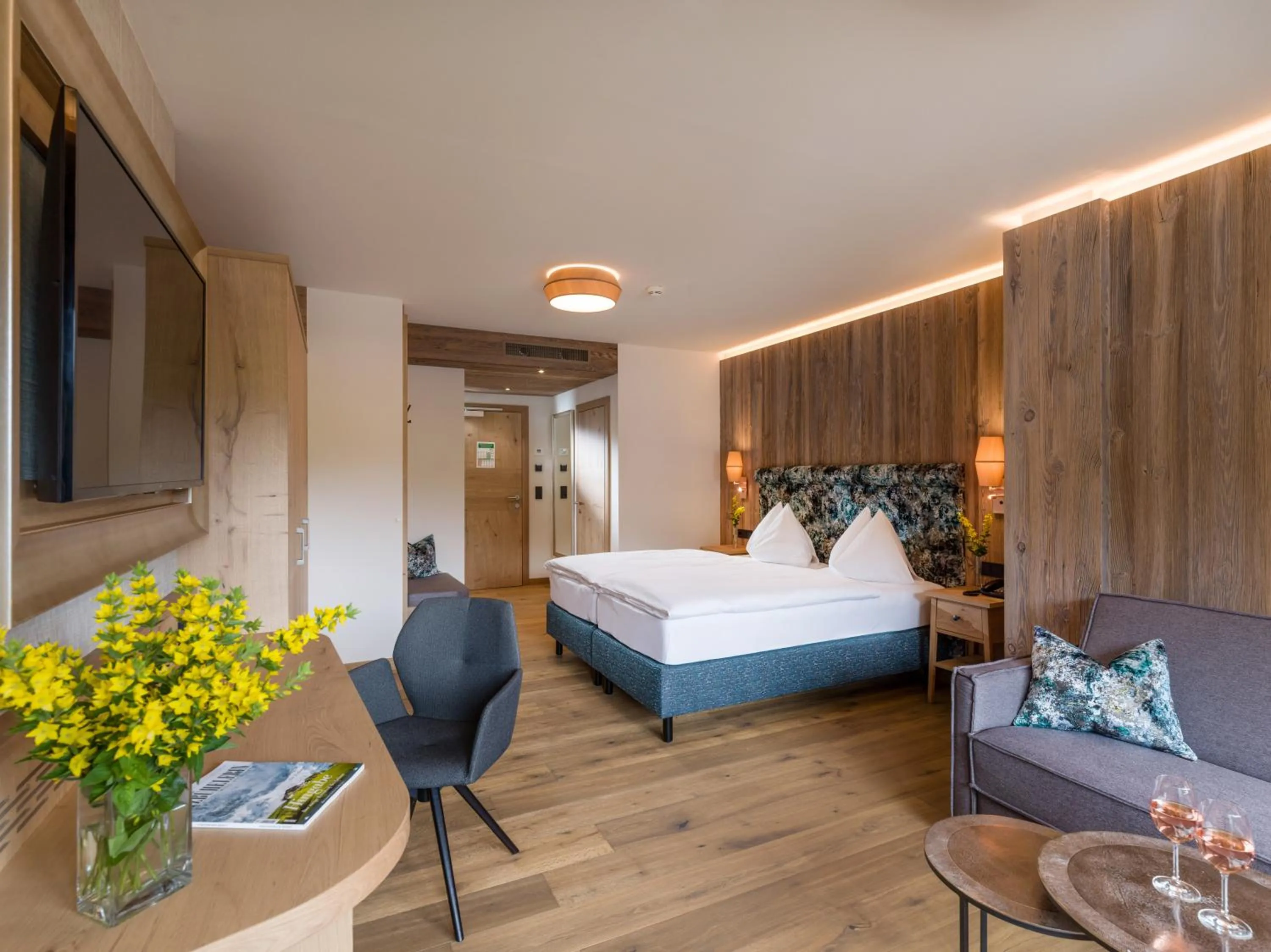 Photo of the whole room, Bed in Hotel Zentral ****superior