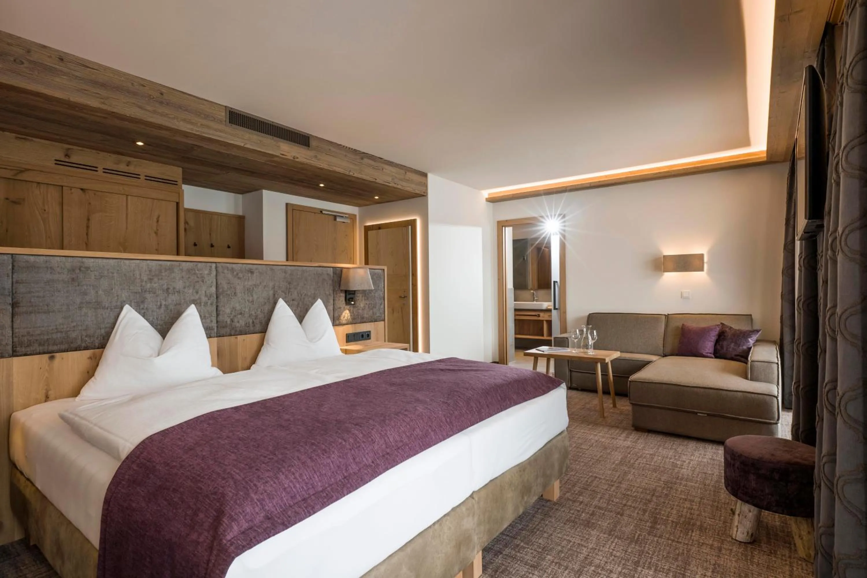 Photo of the whole room, Bed in Hotel Zentral ****superior