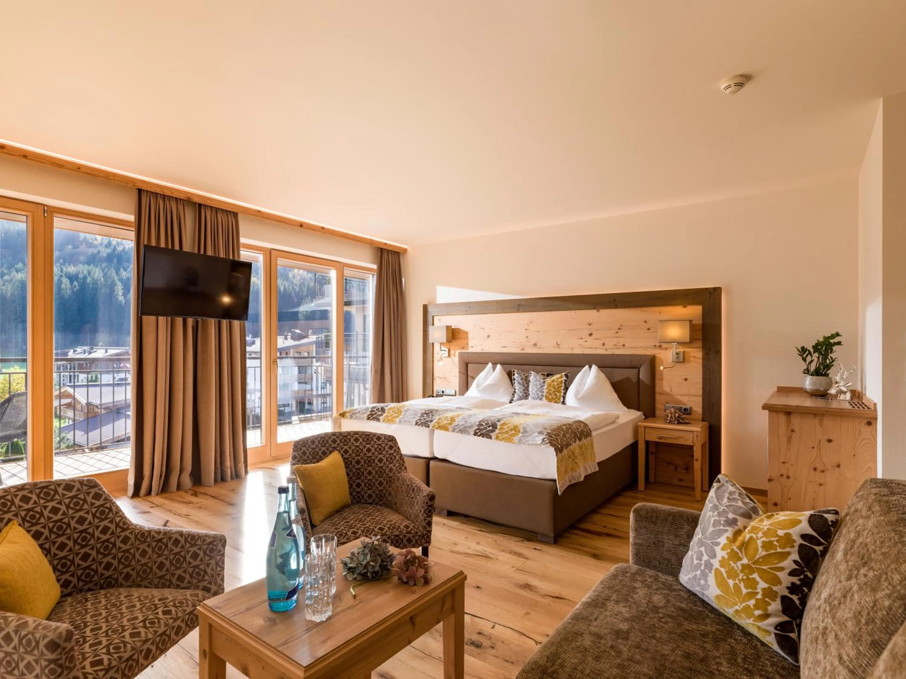 Photo of the whole room, Bed in Hotel Zentral ****superior