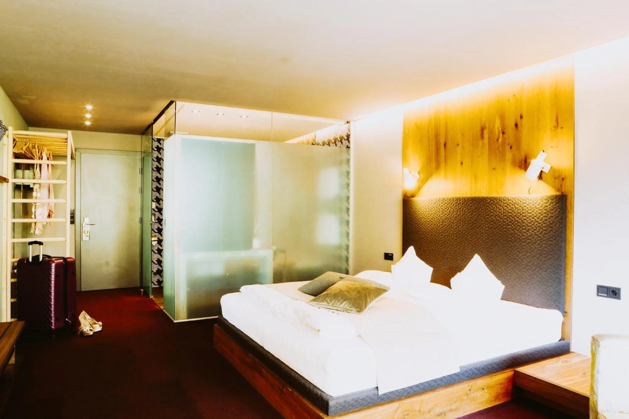 Photo of the whole room, Bed in Walliserhof