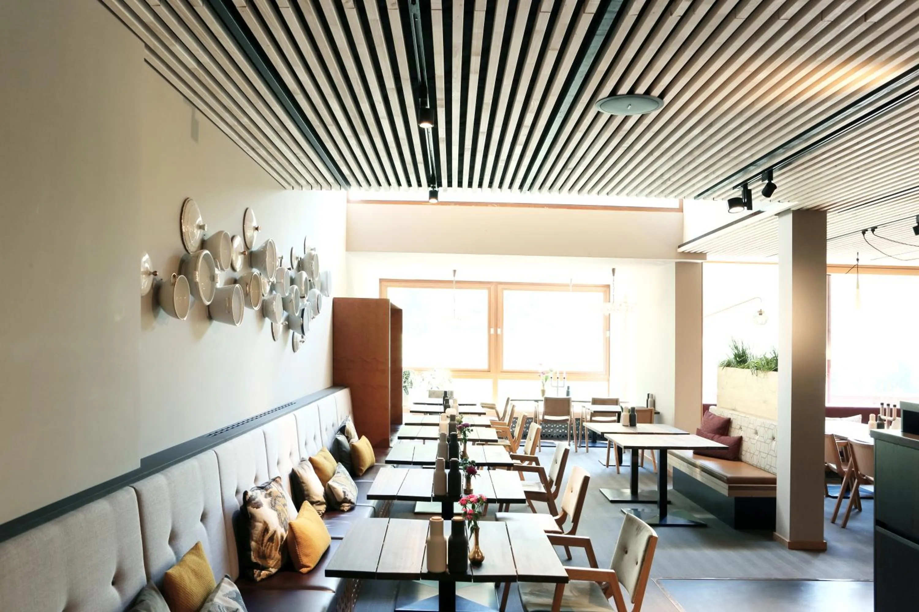 Restaurant/places to eat in Walliserhof