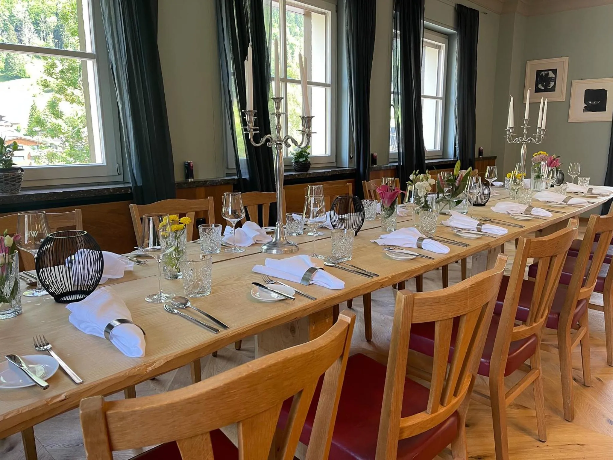 Restaurant/places to eat in Walliserhof