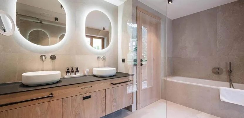 Shower in Hotel Oberforsthof