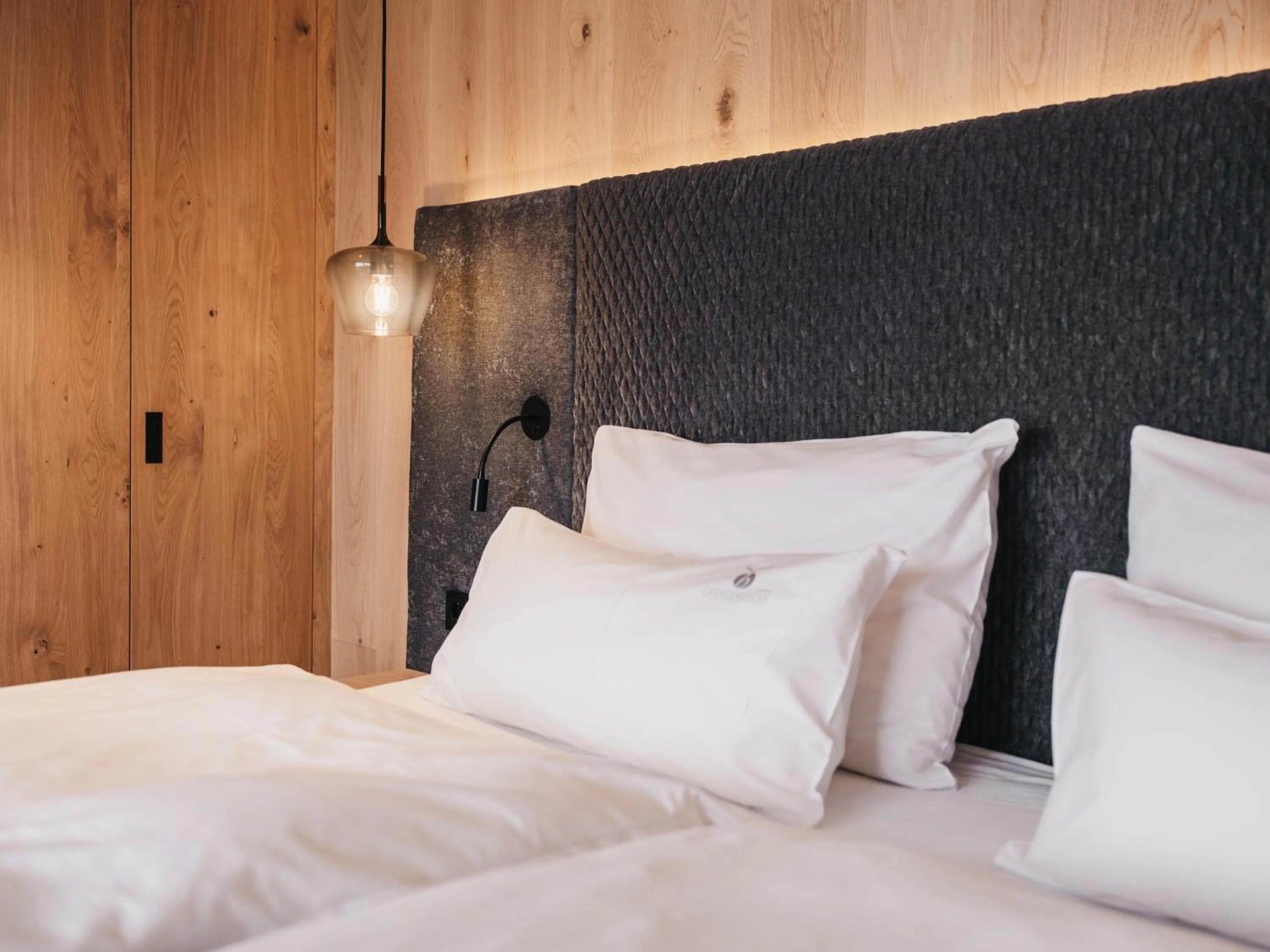 Living room, Bed in Hotel Oberforsthof