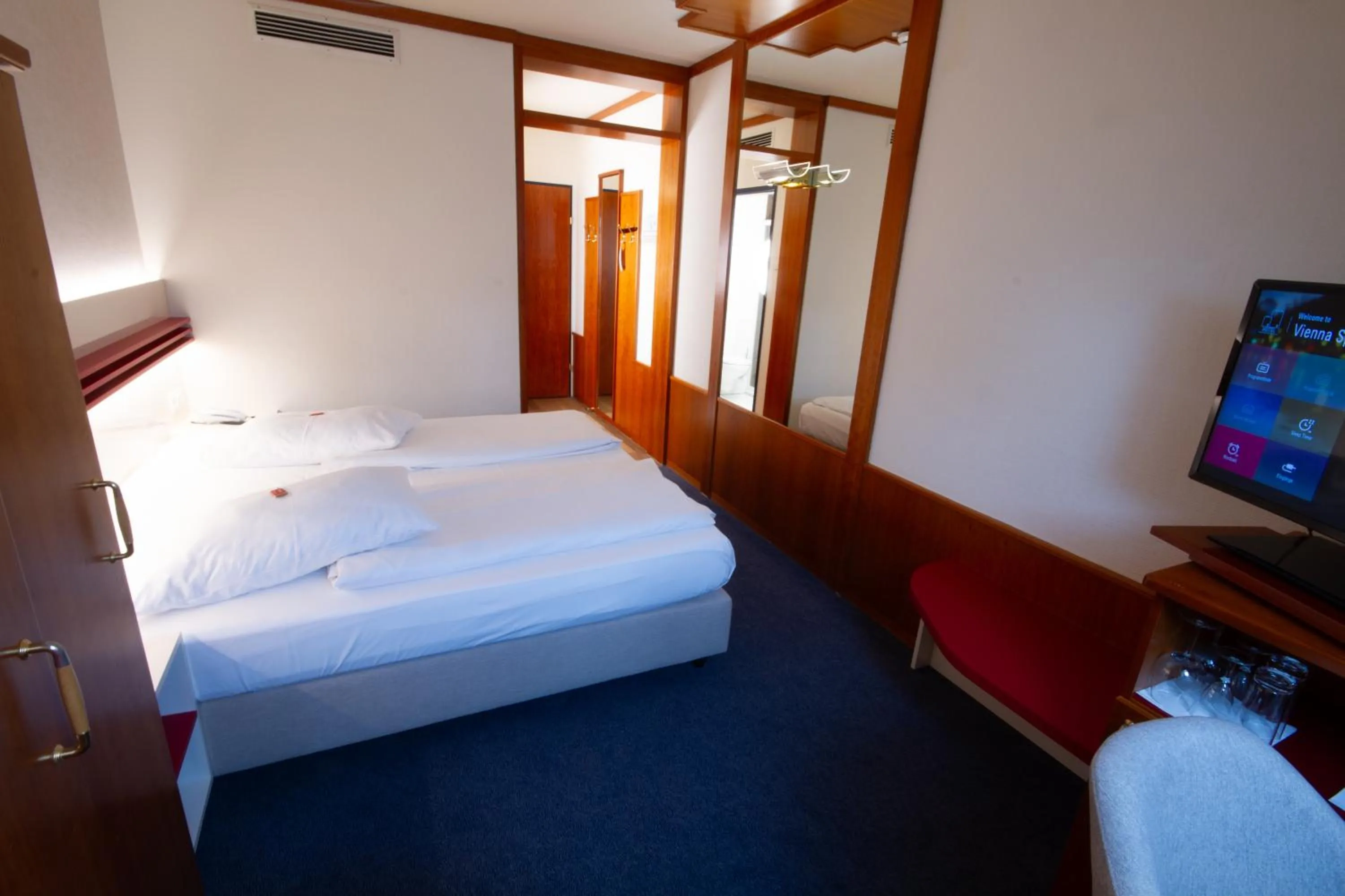 Bed in Vienna Sporthotel