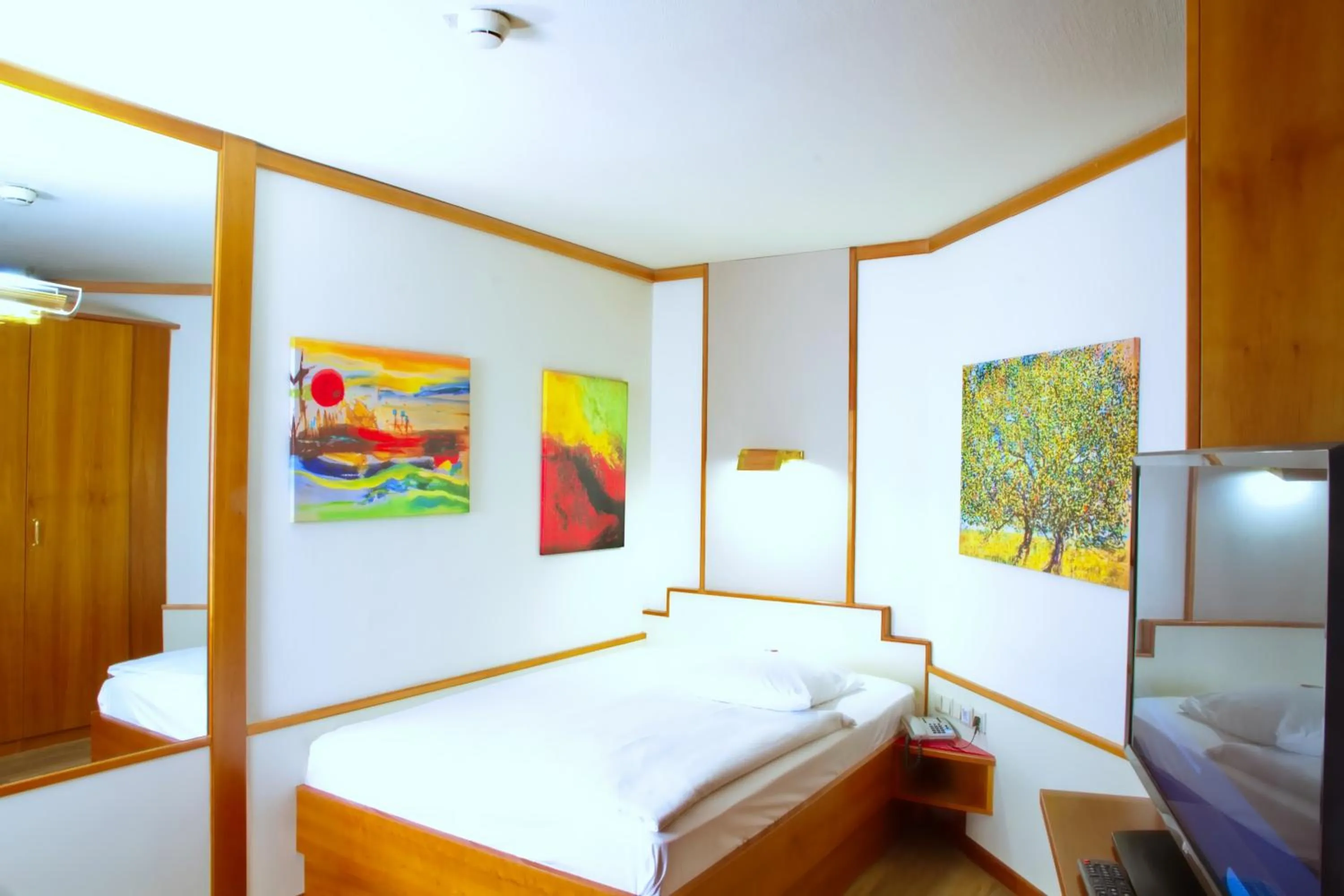 Bed in Vienna Sporthotel