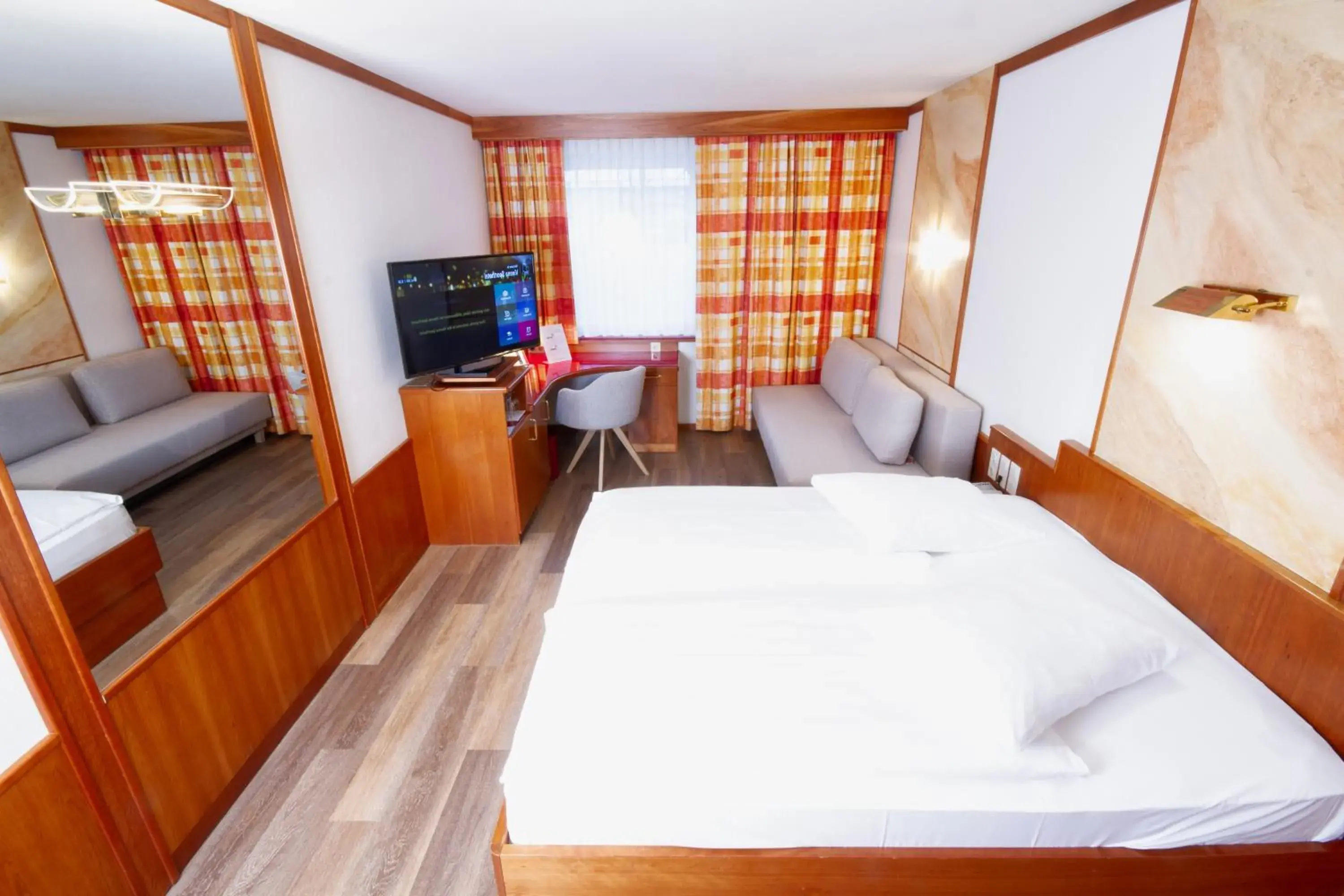 Business Queen Room with Sofa Bed in Vienna Sporthotel Business Queen Room with Sofa Bed in Vienna Sporthotel