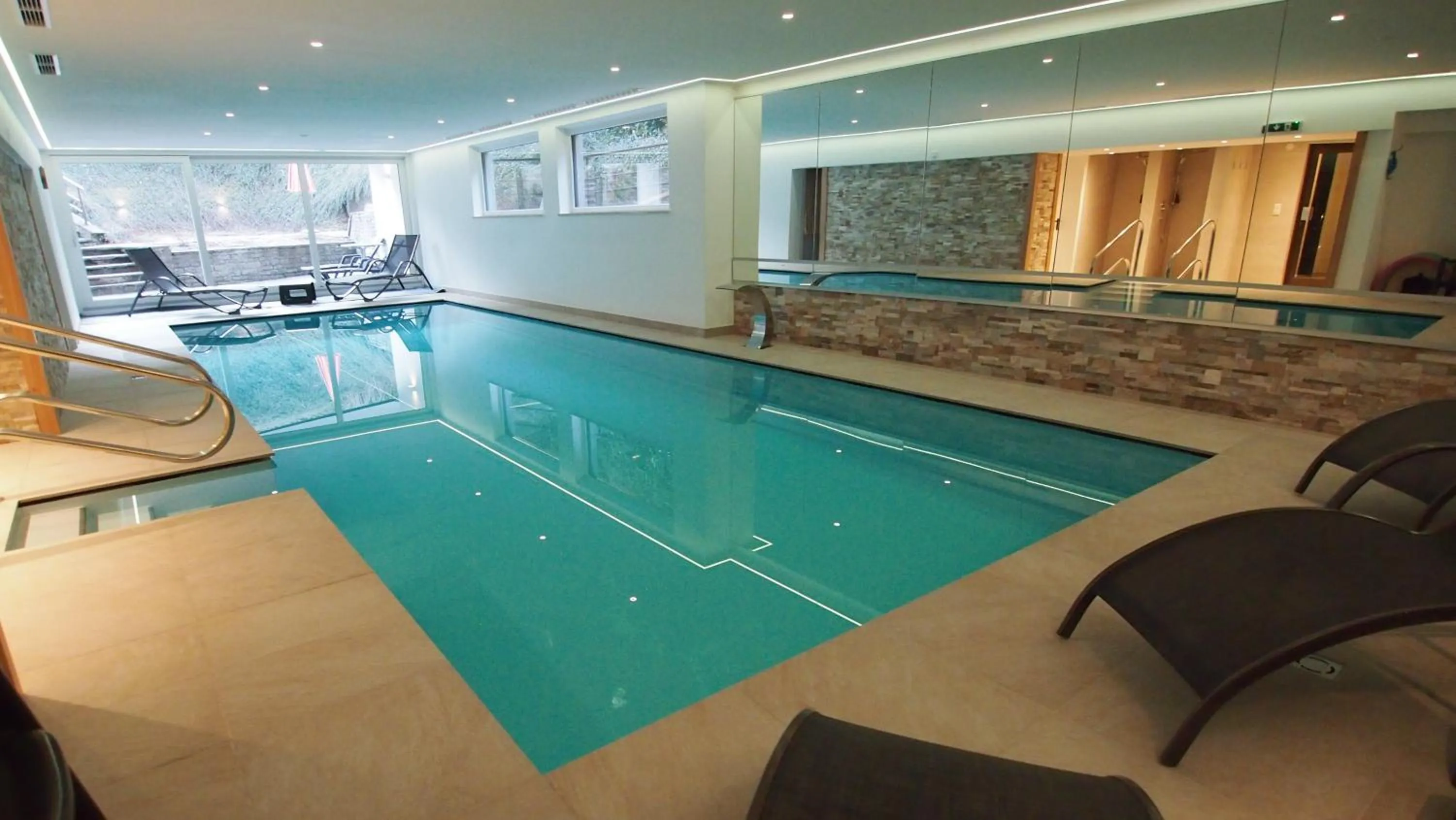 Swimming pool in Hotel Sonnhof