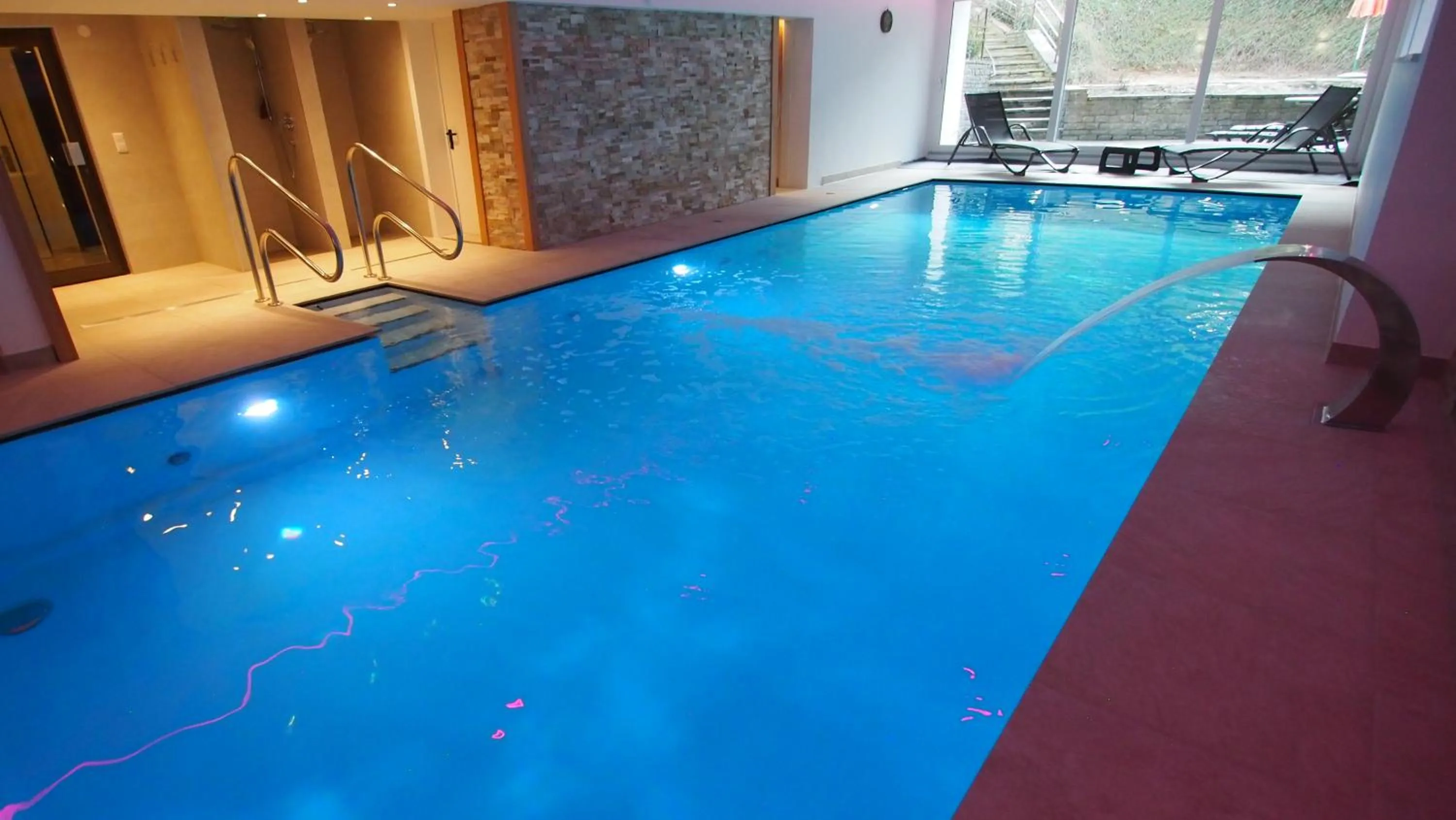 Swimming pool in Hotel Sonnhof