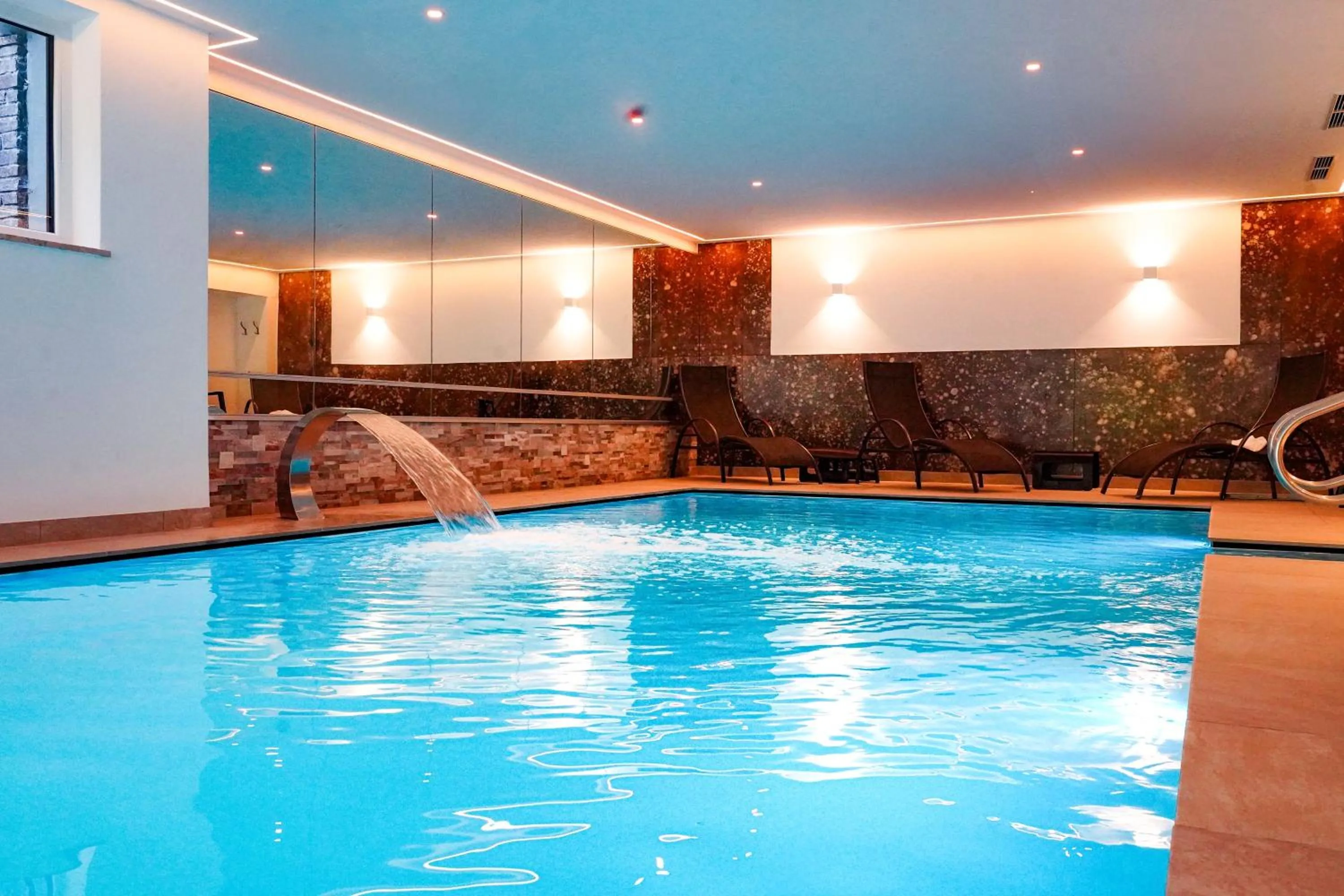 Swimming pool in Hotel Sonnhof