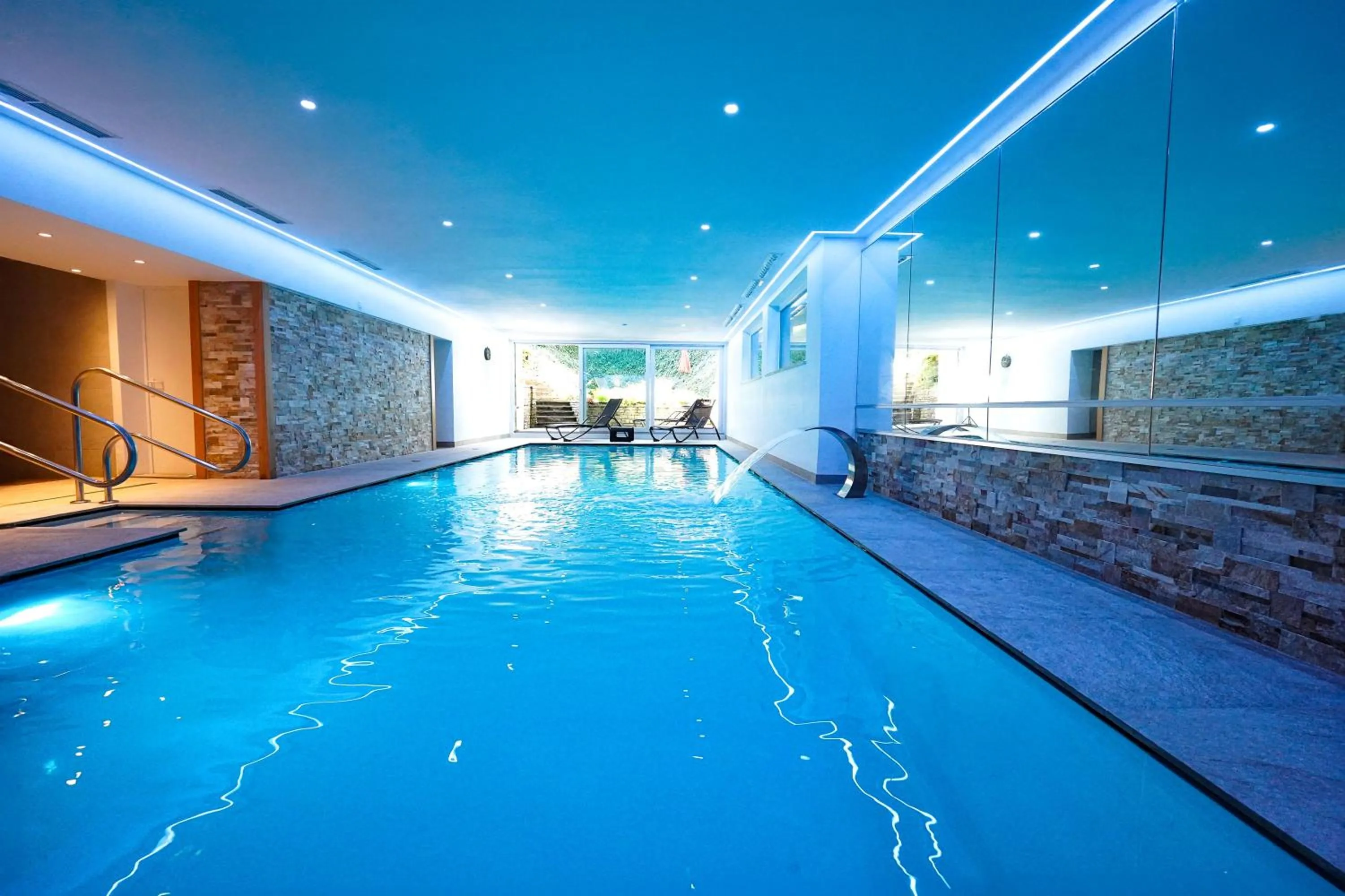 Swimming pool in Hotel Sonnhof