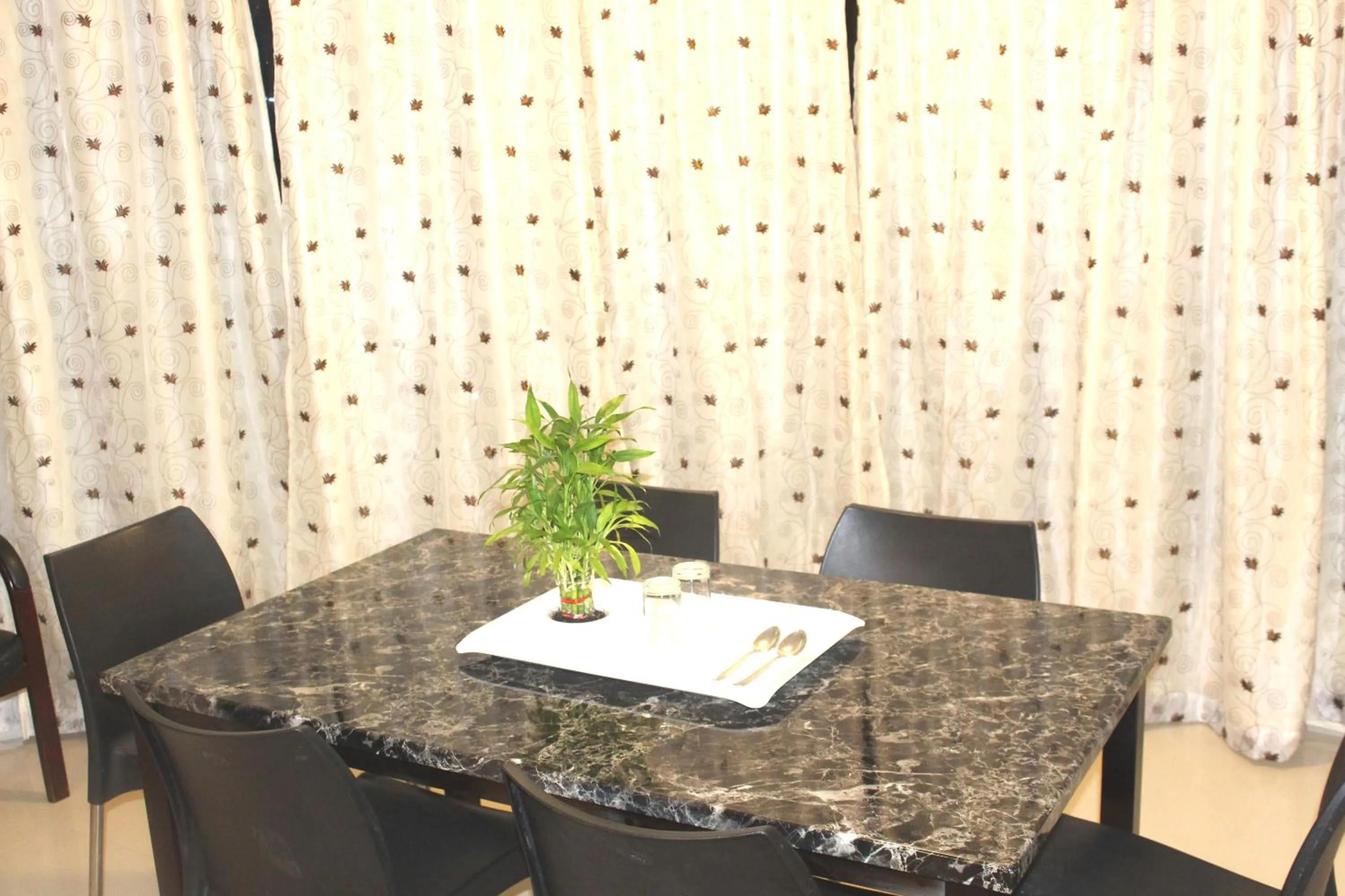 Day in Dragonfly Apartments Emerald