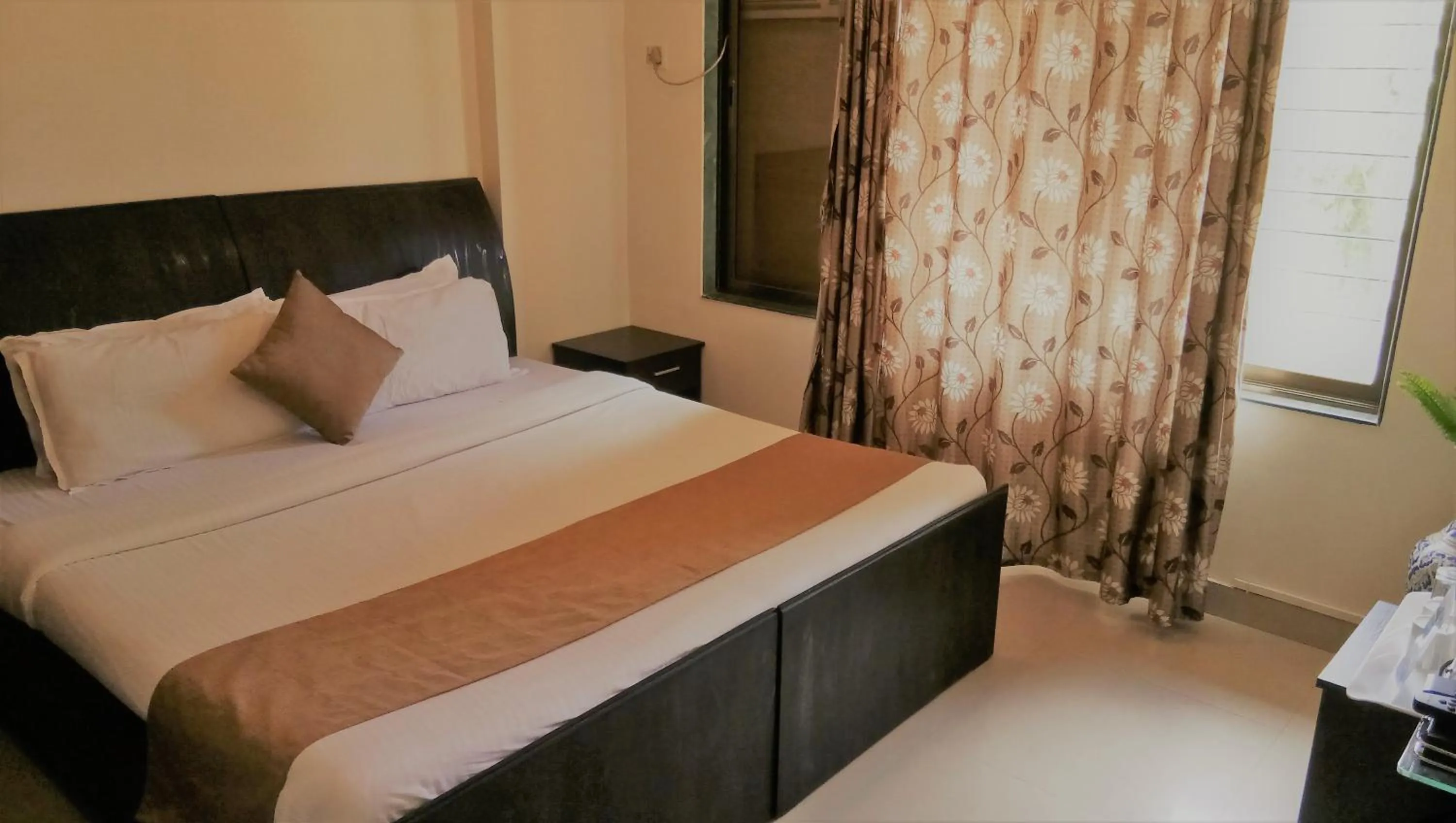 Photo of the whole room, Bed in Dragonfly Apartments Emerald