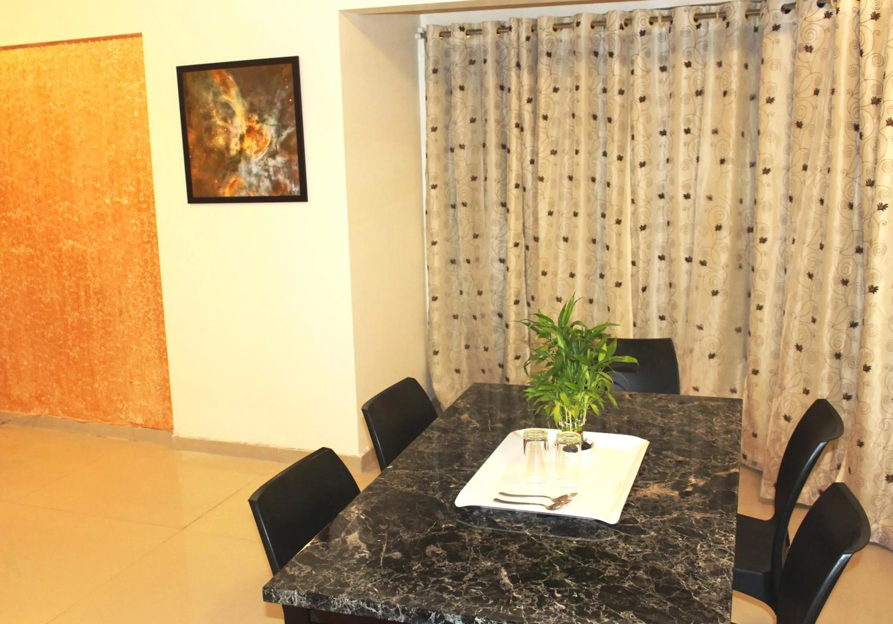 Day in Dragonfly Apartments Emerald