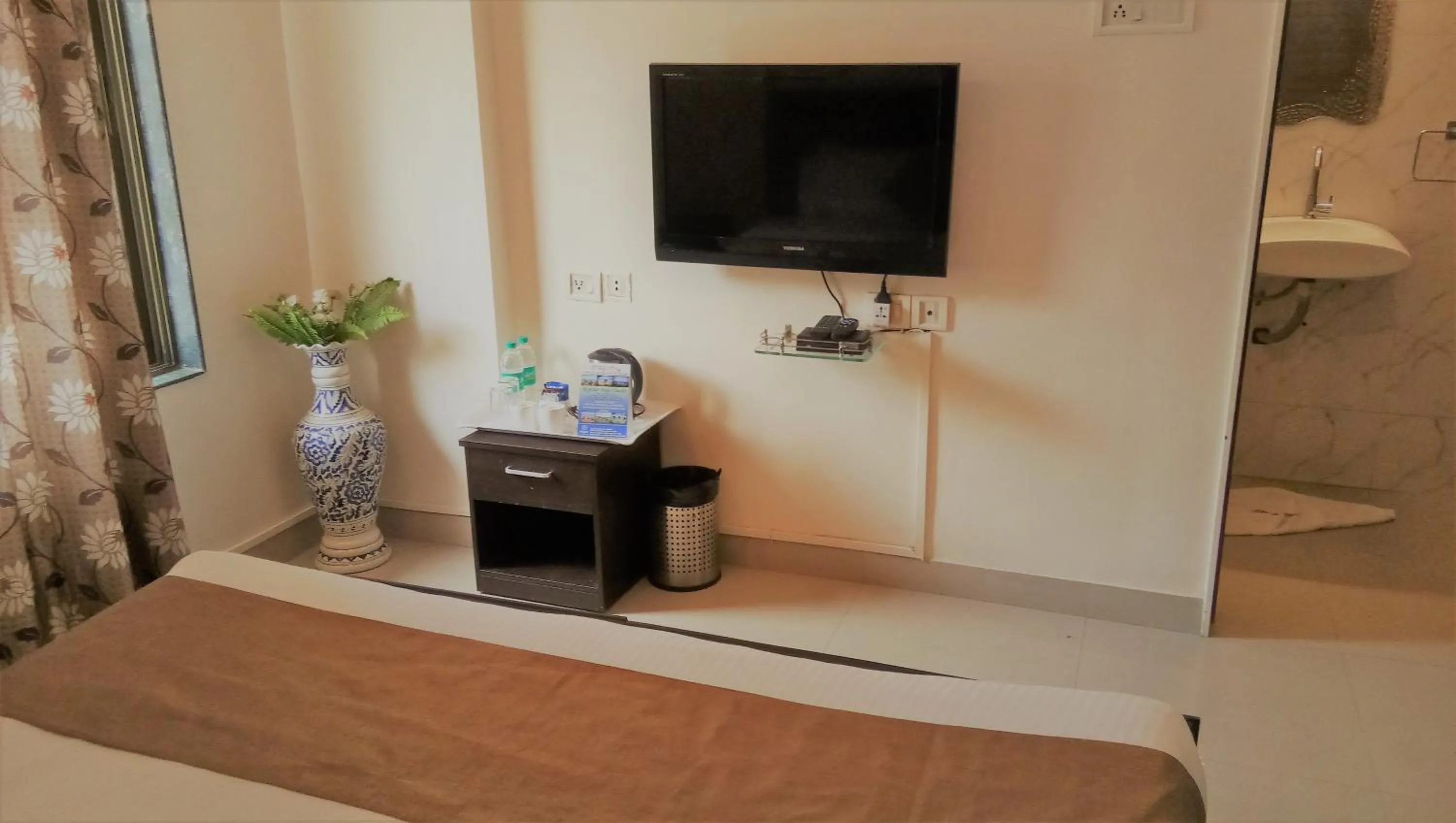 Day in Dragonfly Apartments Emerald