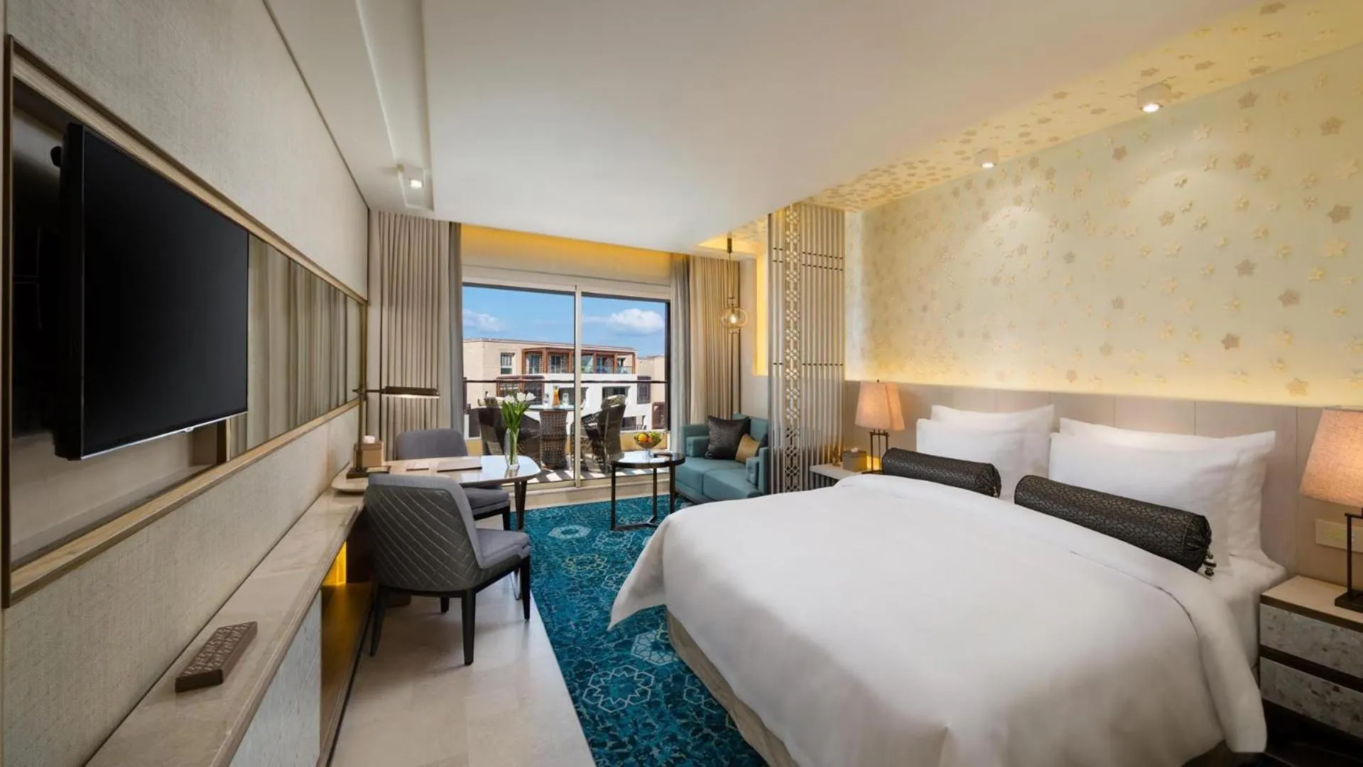 Bedroom, Bed in Kempinski Summerland Hotel & Resort Beirut