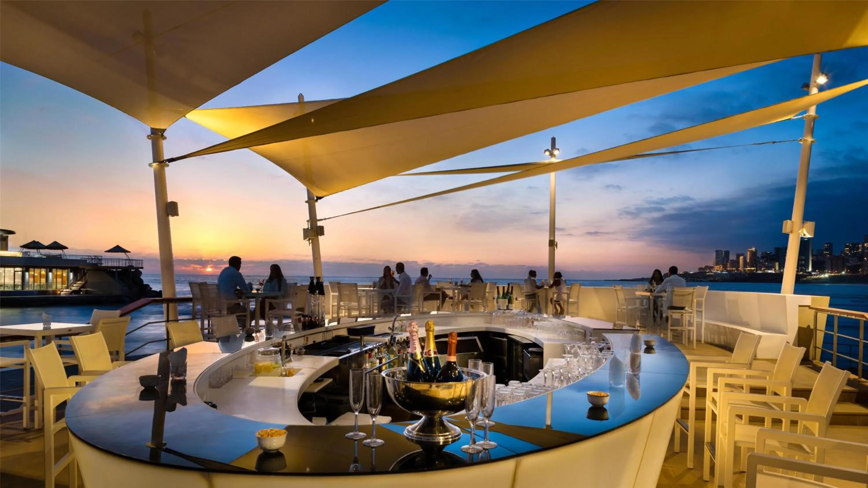 Lounge or bar in Kempinski Summerland Hotel & Resort Beirut