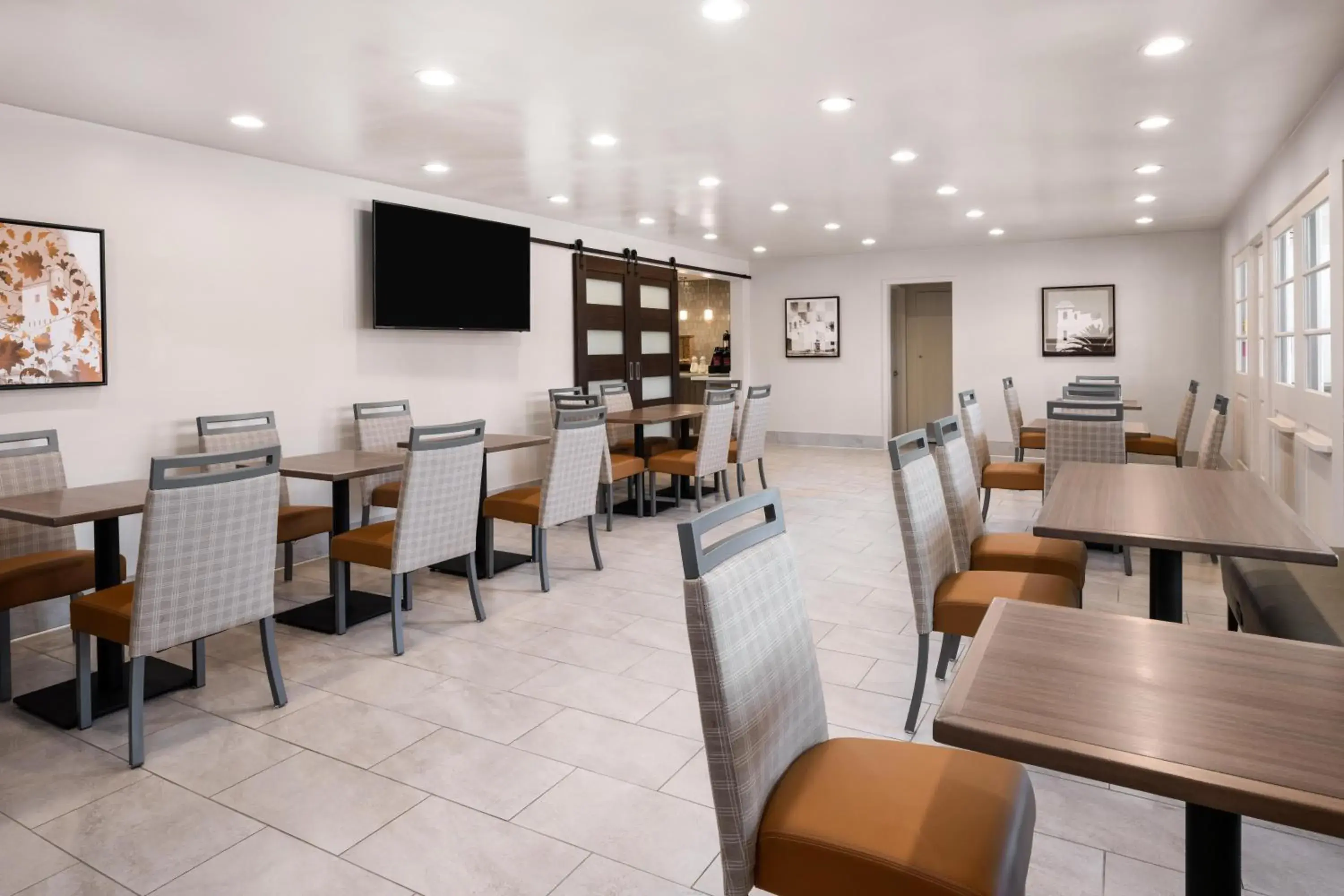 Breakfast in Best Western Plus Pepper Tree Inn Breakfast in Best Western Plus Pepper Tree Inn