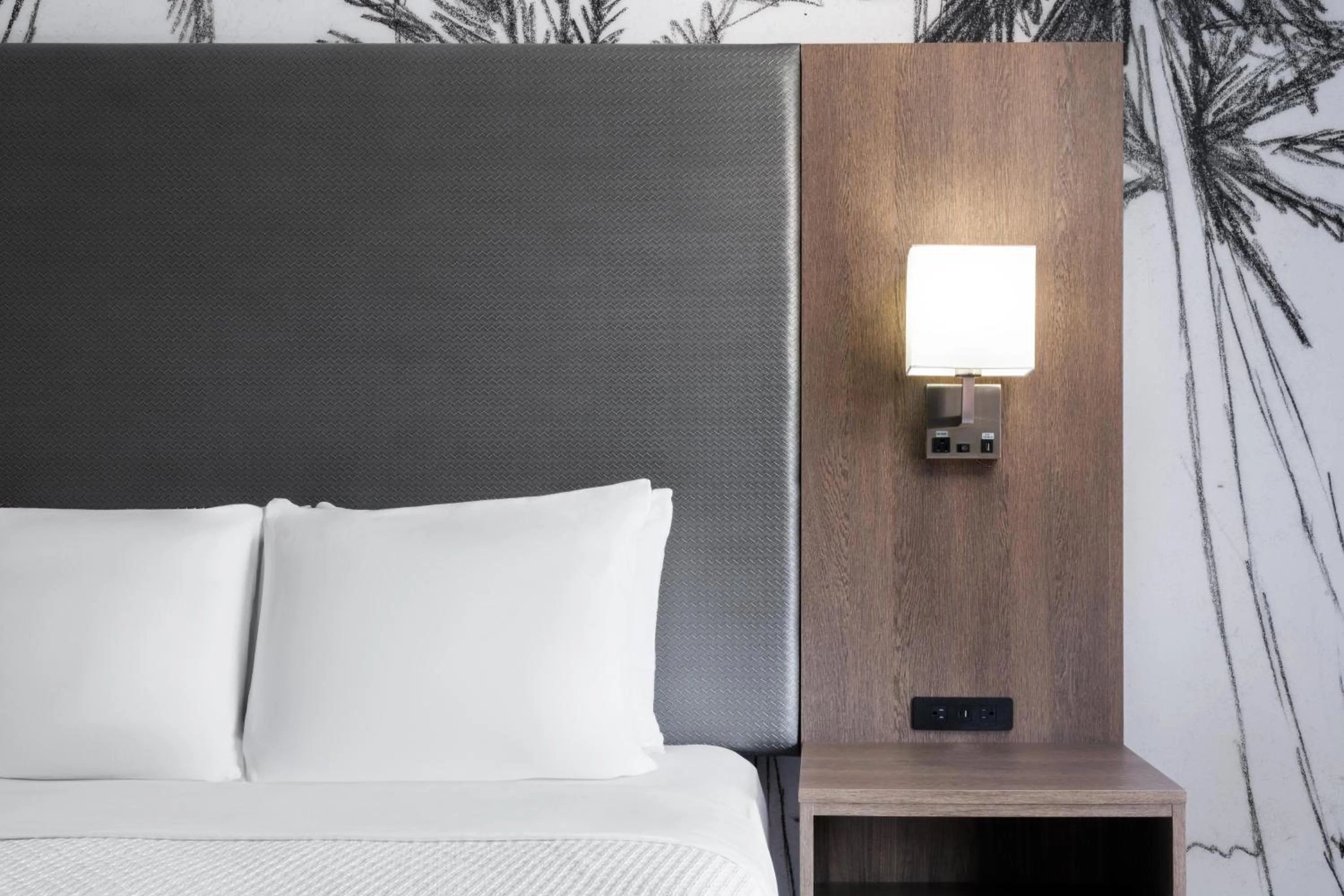 Bed in Best Western Plus Pepper Tree Inn