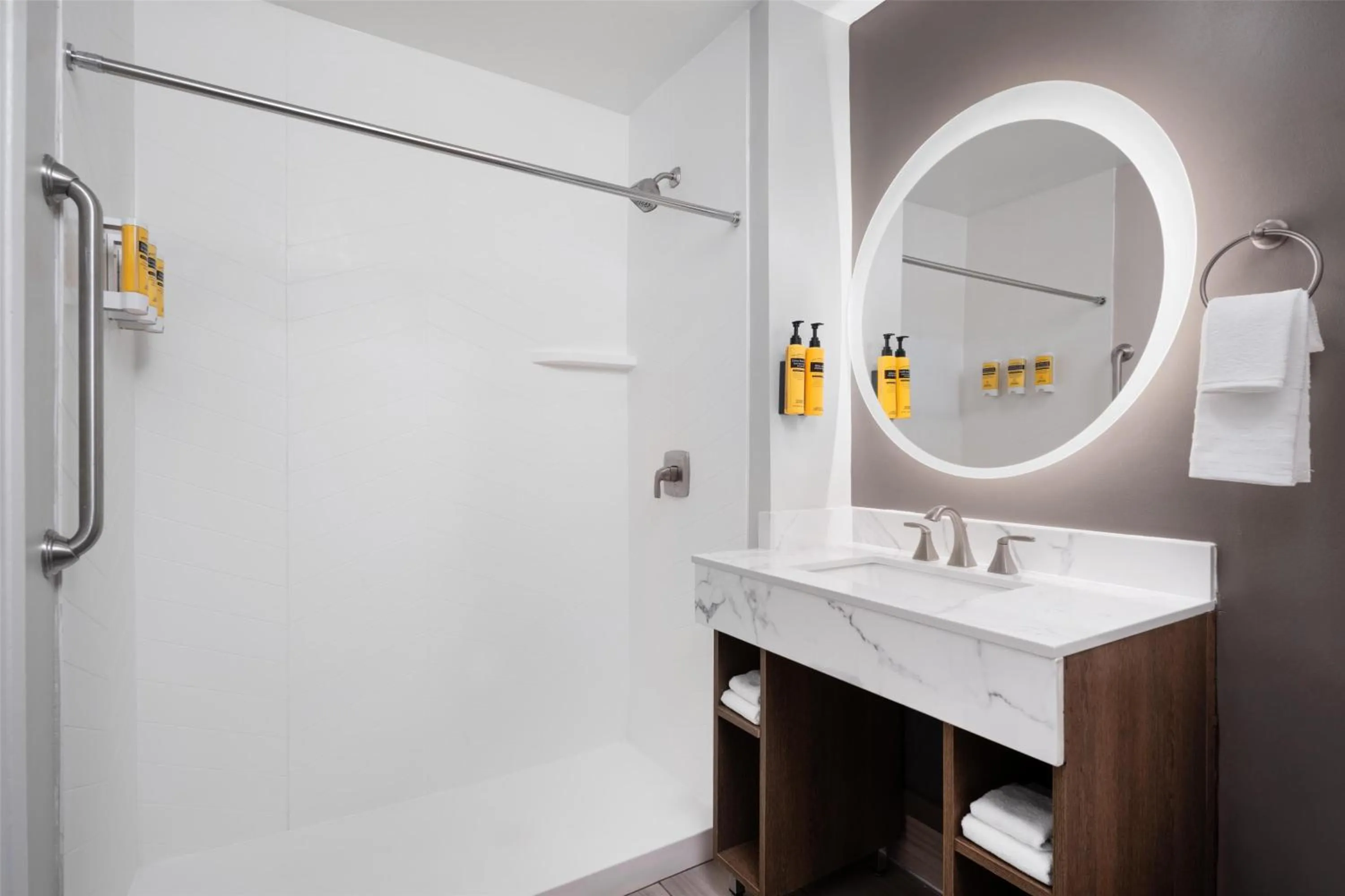 Bathroom in Best Western Plus Pepper Tree Inn