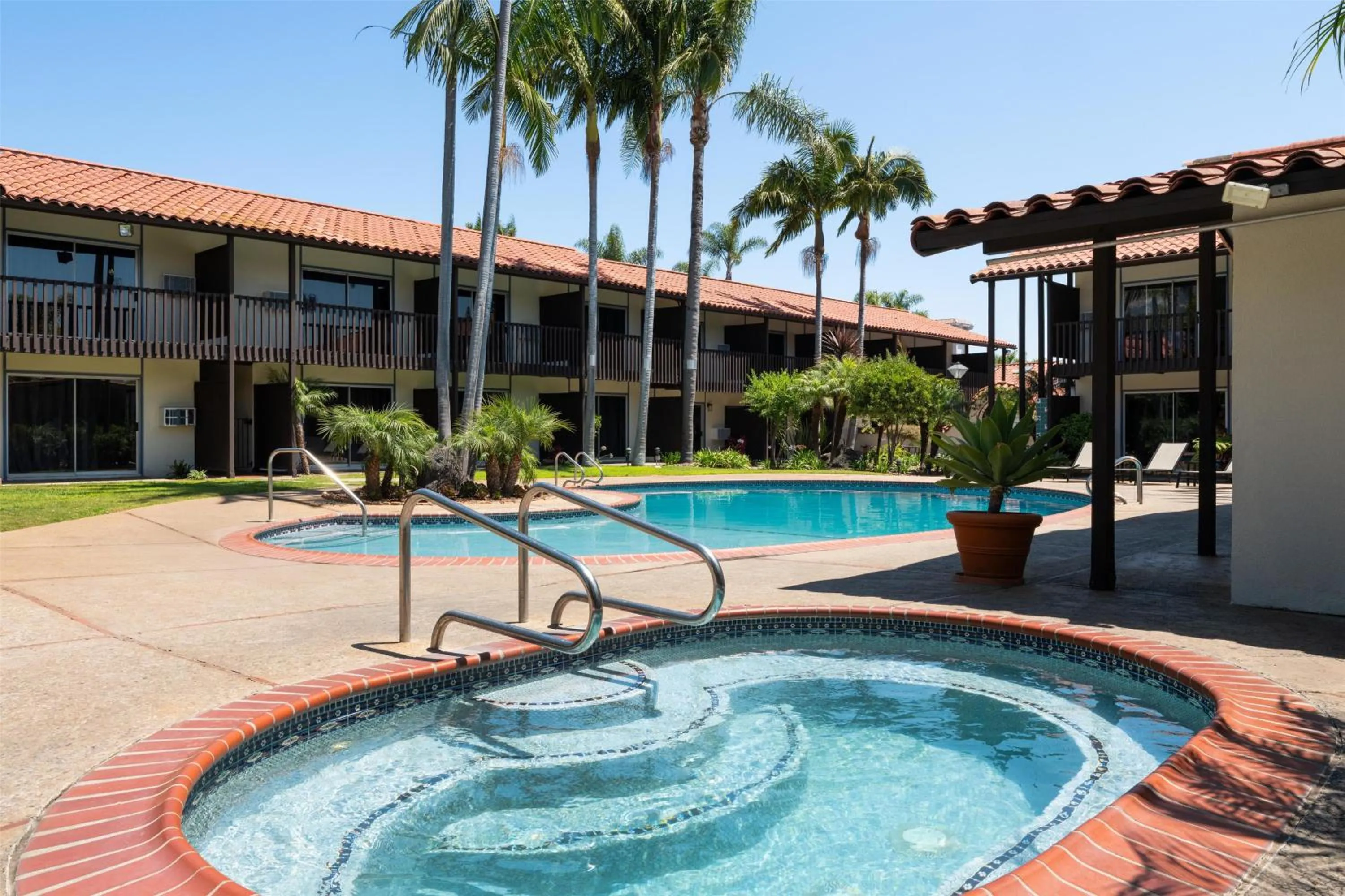 Pool view in Best Western Plus Pepper Tree Inn