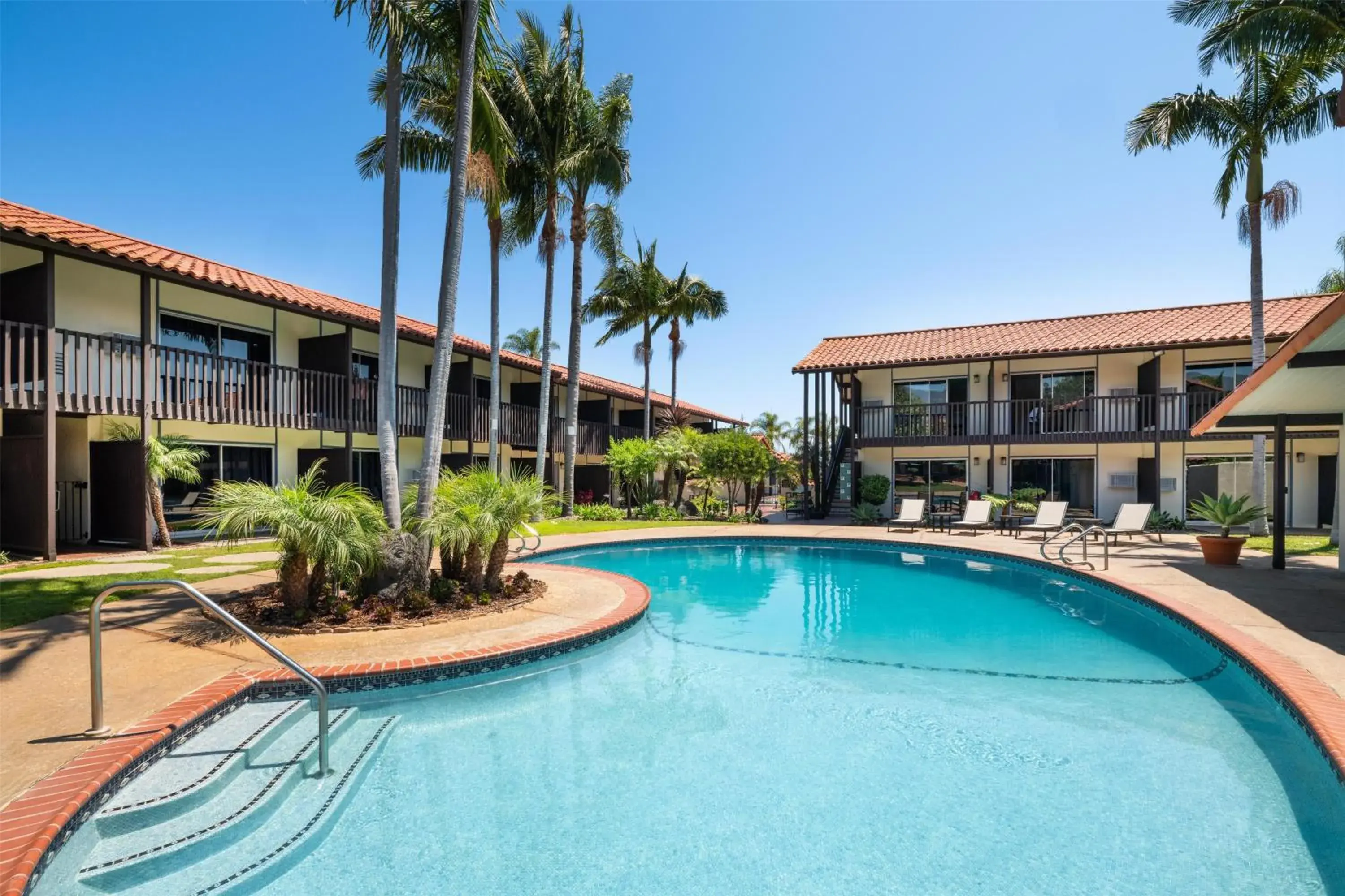 Pool view in Best Western Plus Pepper Tree Inn Pool view in Best Western Plus Pepper Tree Inn